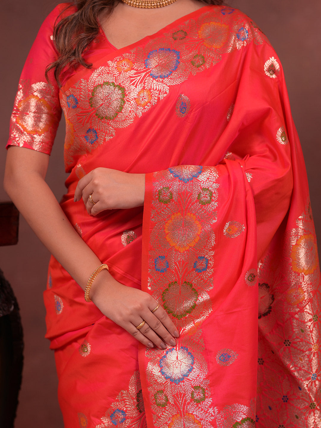 Urban Pallu Woven Design Silk Blend Traditional Saree