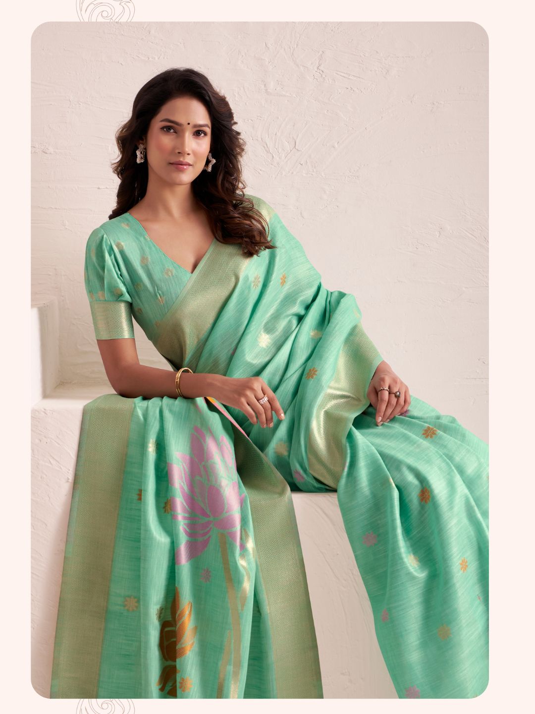 Urban Pallu Woven Design Silk Blend Daily Saree