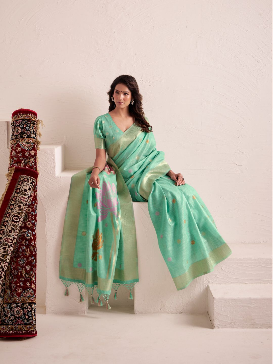 Urban Pallu Woven Design Silk Blend Daily Saree