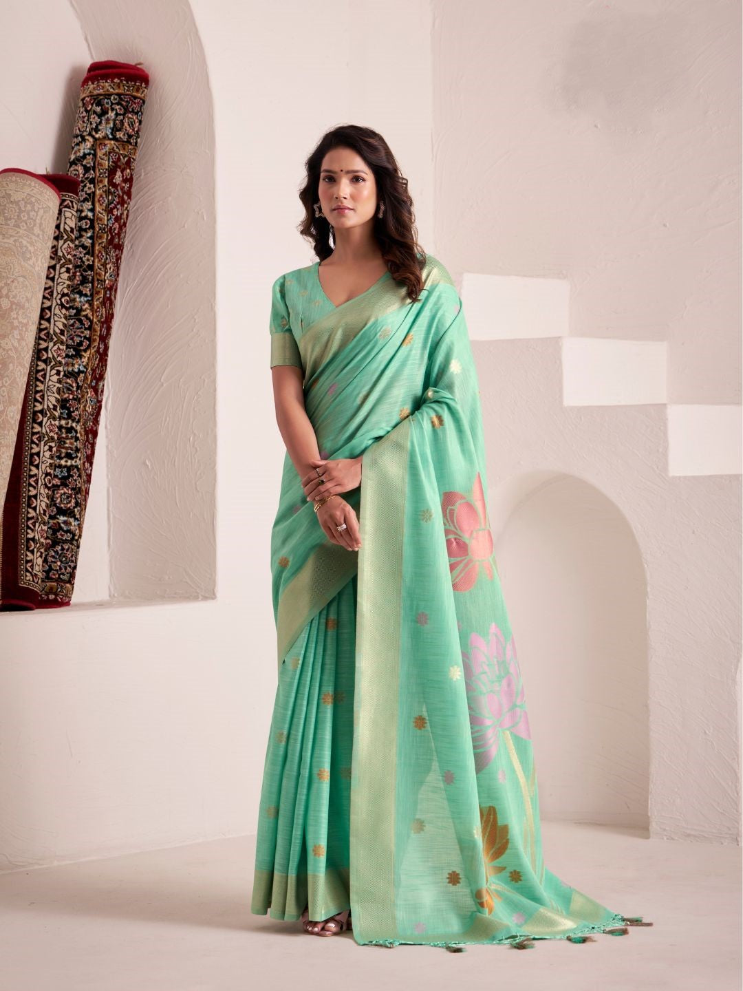 Urban Pallu Woven Design Silk Blend Daily Saree