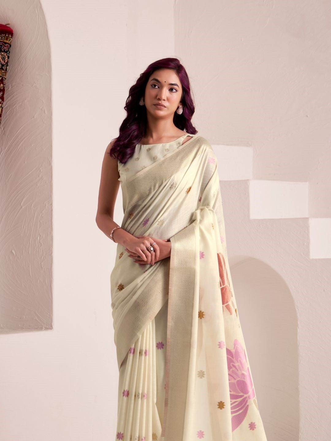 Urban Pallu Woven Design Silk Blend Daily Saree