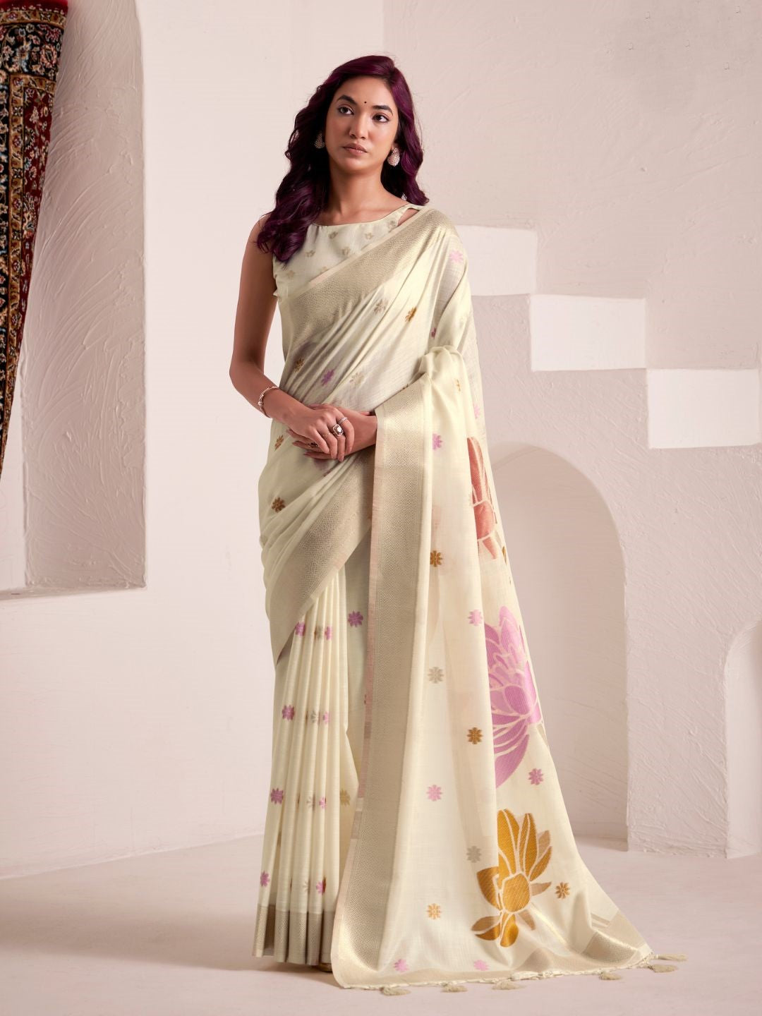 Urban Pallu Woven Design Silk Blend Daily Saree