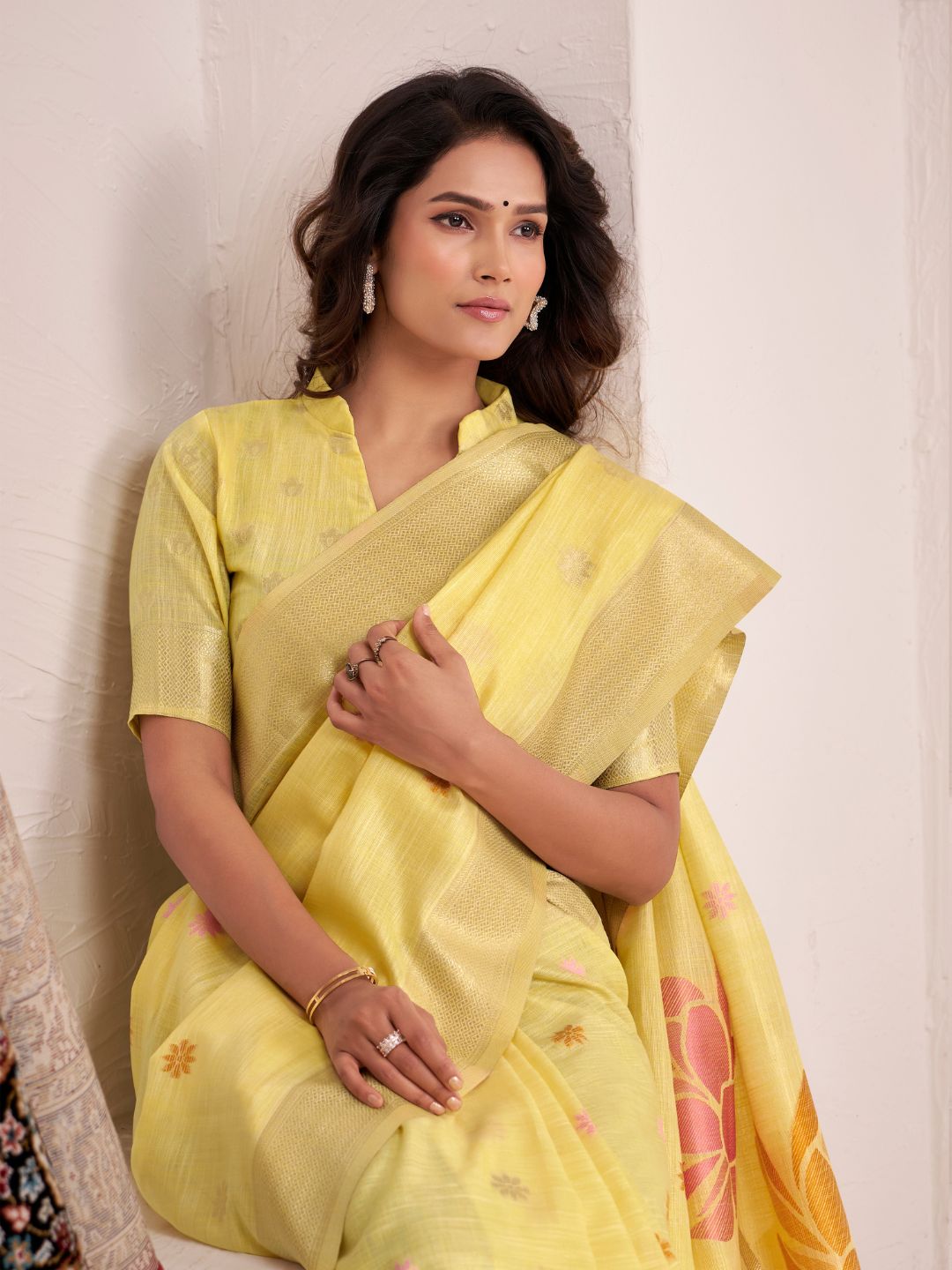 Urban Pallu Woven Design Silk Blend Daily Saree