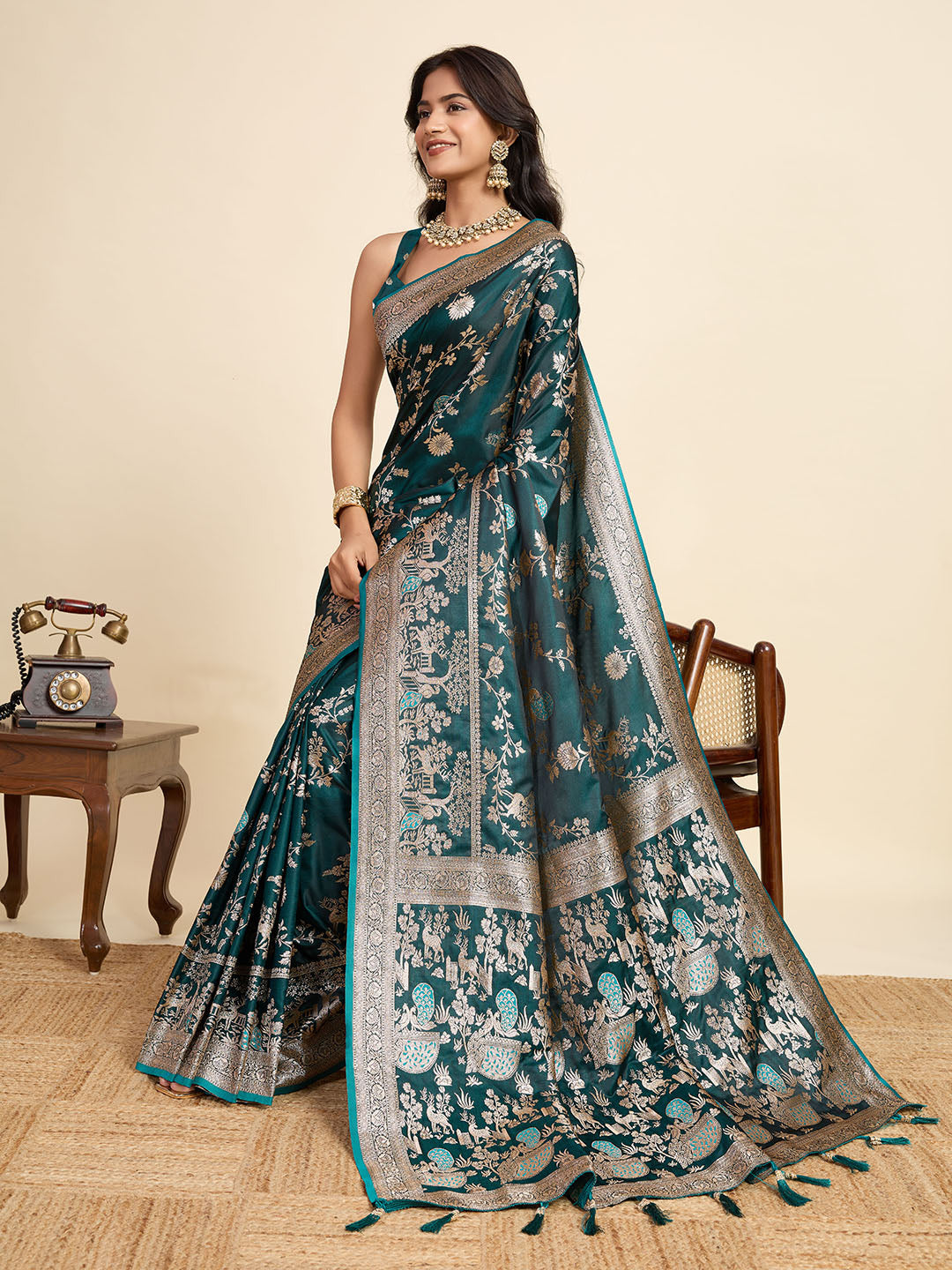 Urban Pallu Woven Design Silk Blend Party Saree