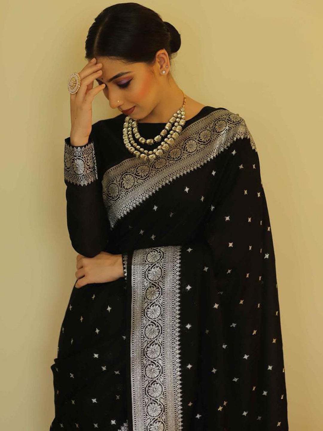 Urban Pallu Woven Design Silk Blend Traditional Saree