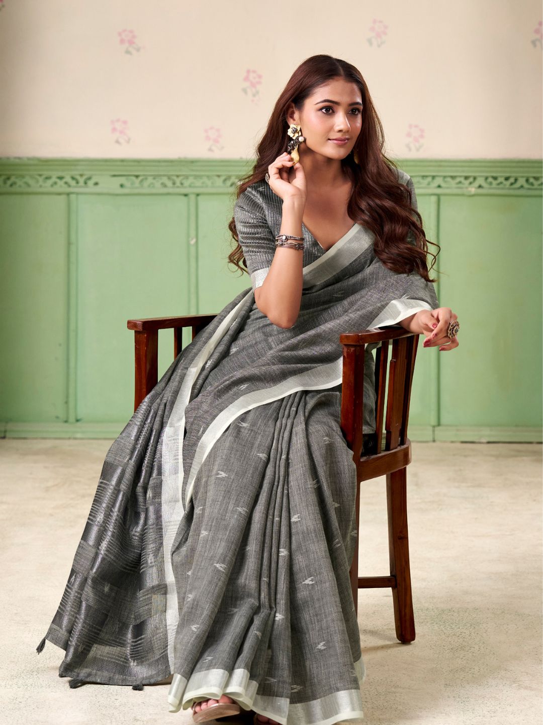 Urban Pallu Woven Design Silk Blend Traditional Saree