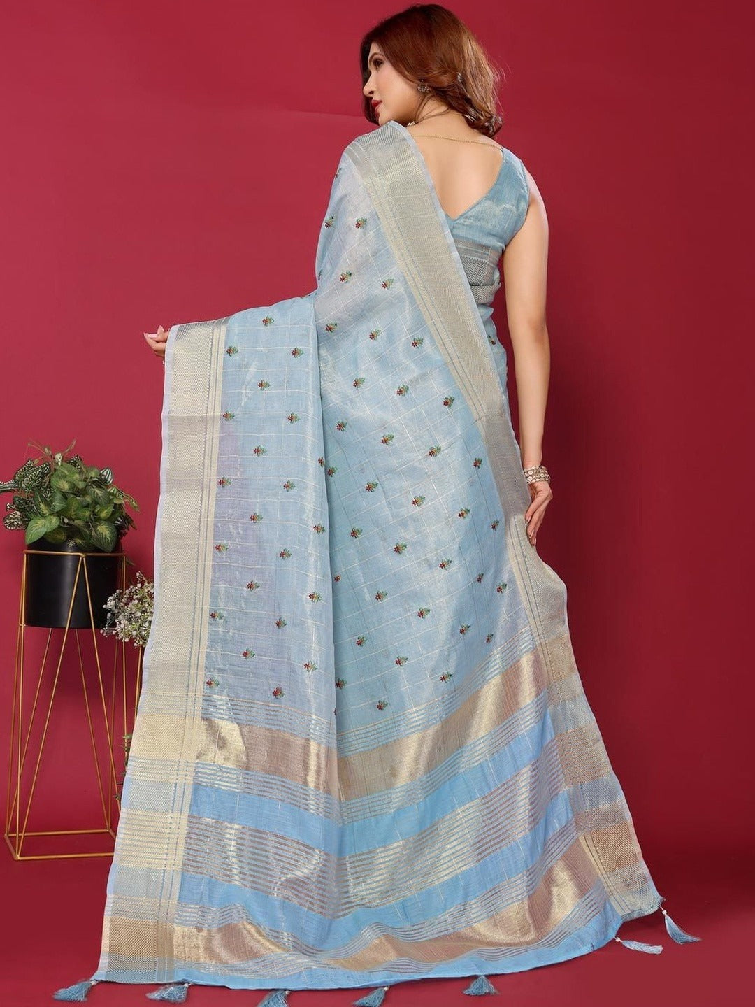 Urban Pallu Floral Sequinned Silk Blend Fusion Saree
