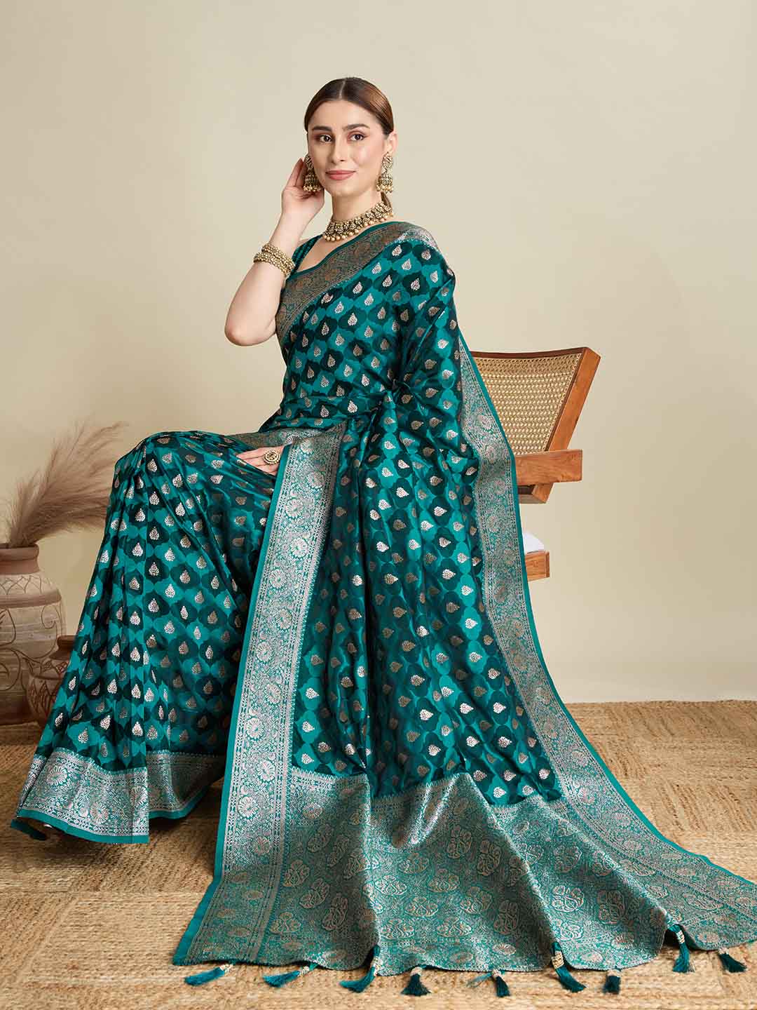 Urban Pallu Woven Design Silk Blend Party Saree