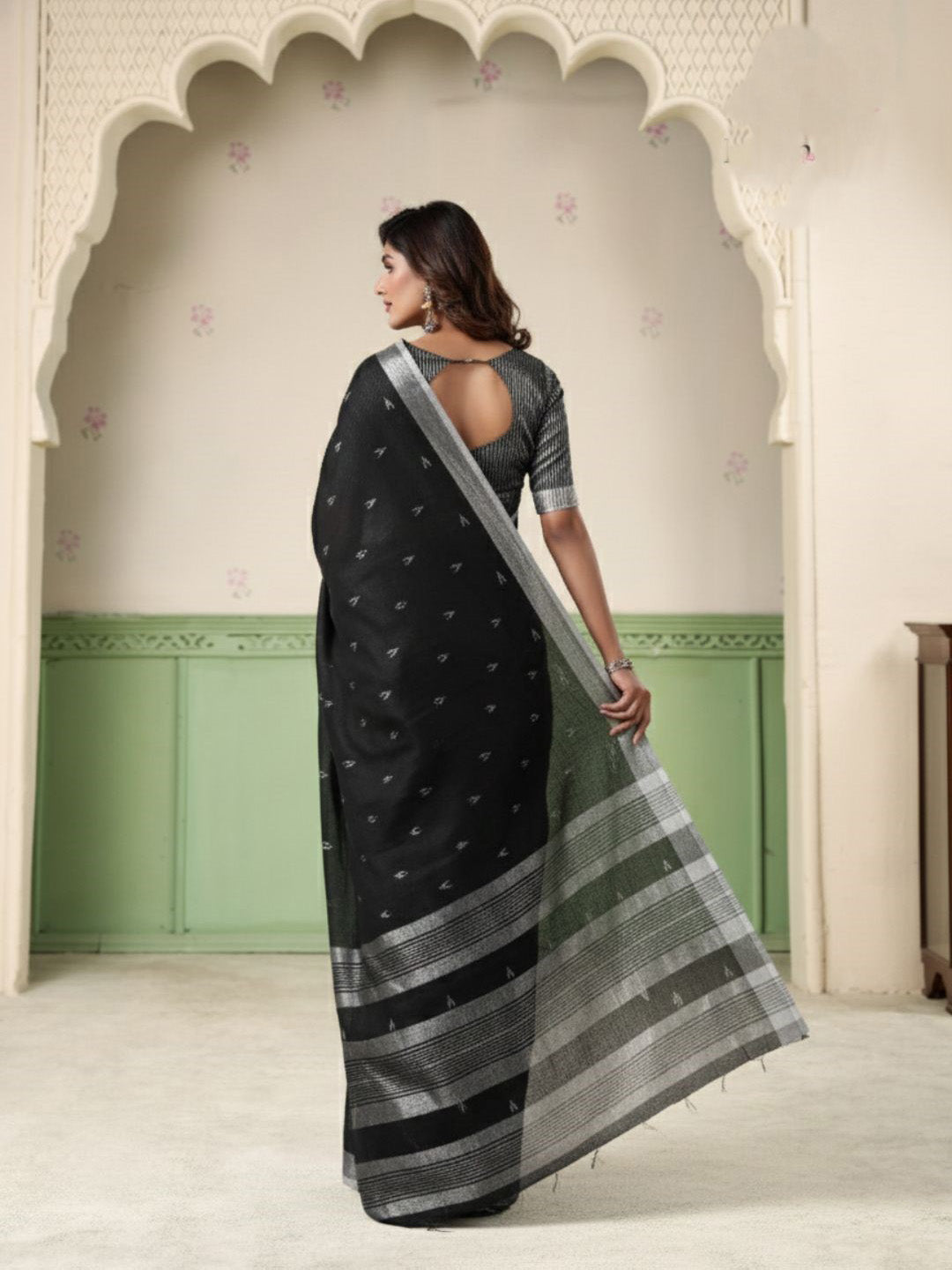 Urban Pallu Woven Design Silk Blend Traditional Saree