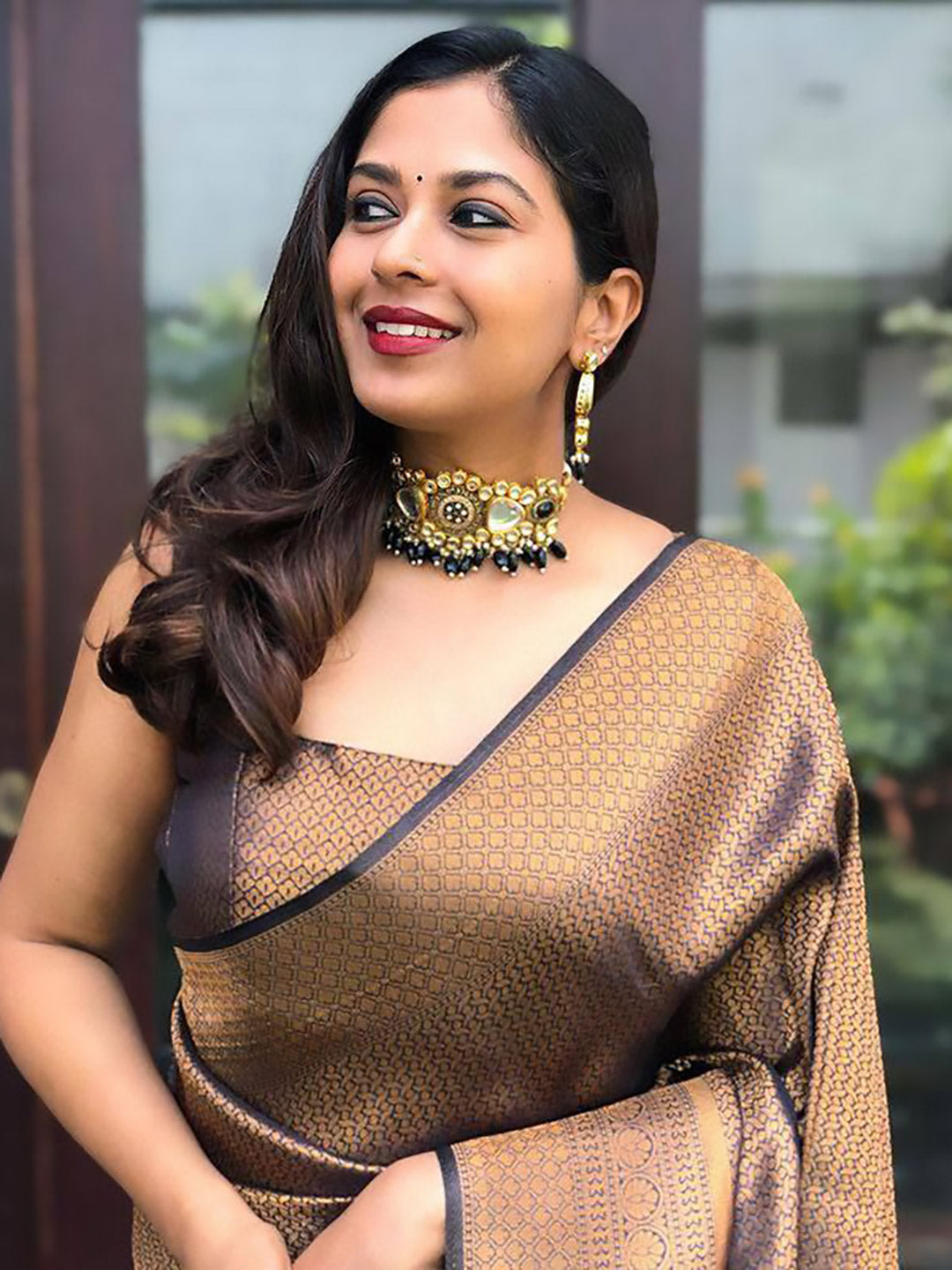 Urban Pallu Woven Design Silk Blend Traditional Saree