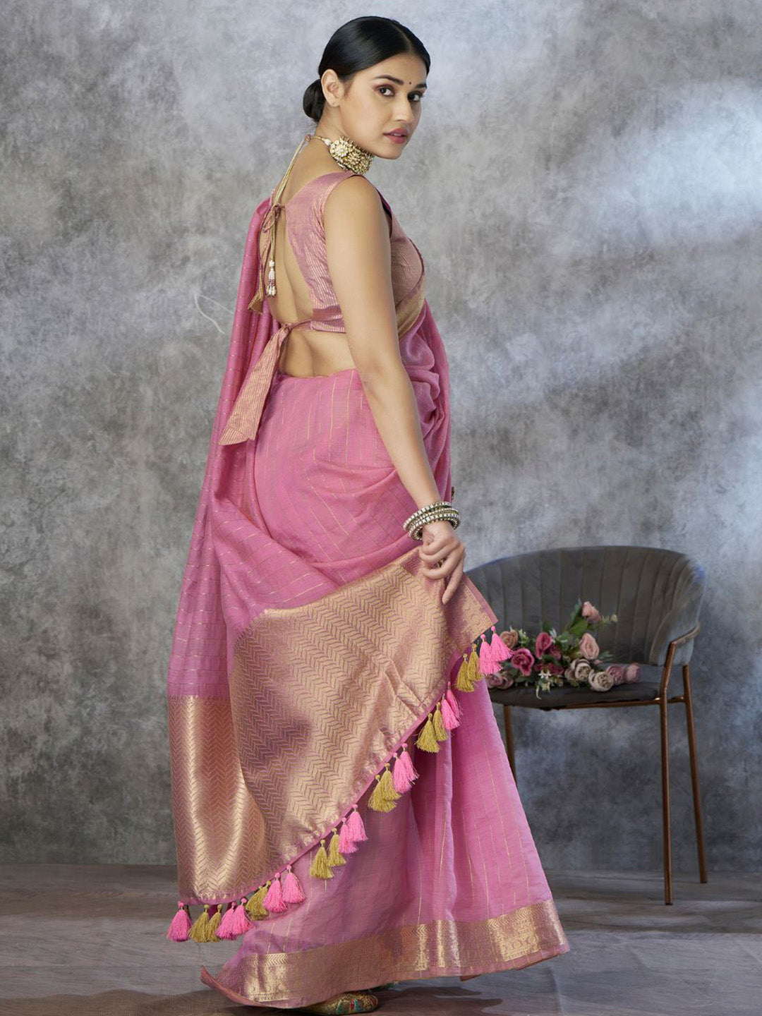Urban Pallu Solid Cotton Blend Daily Saree