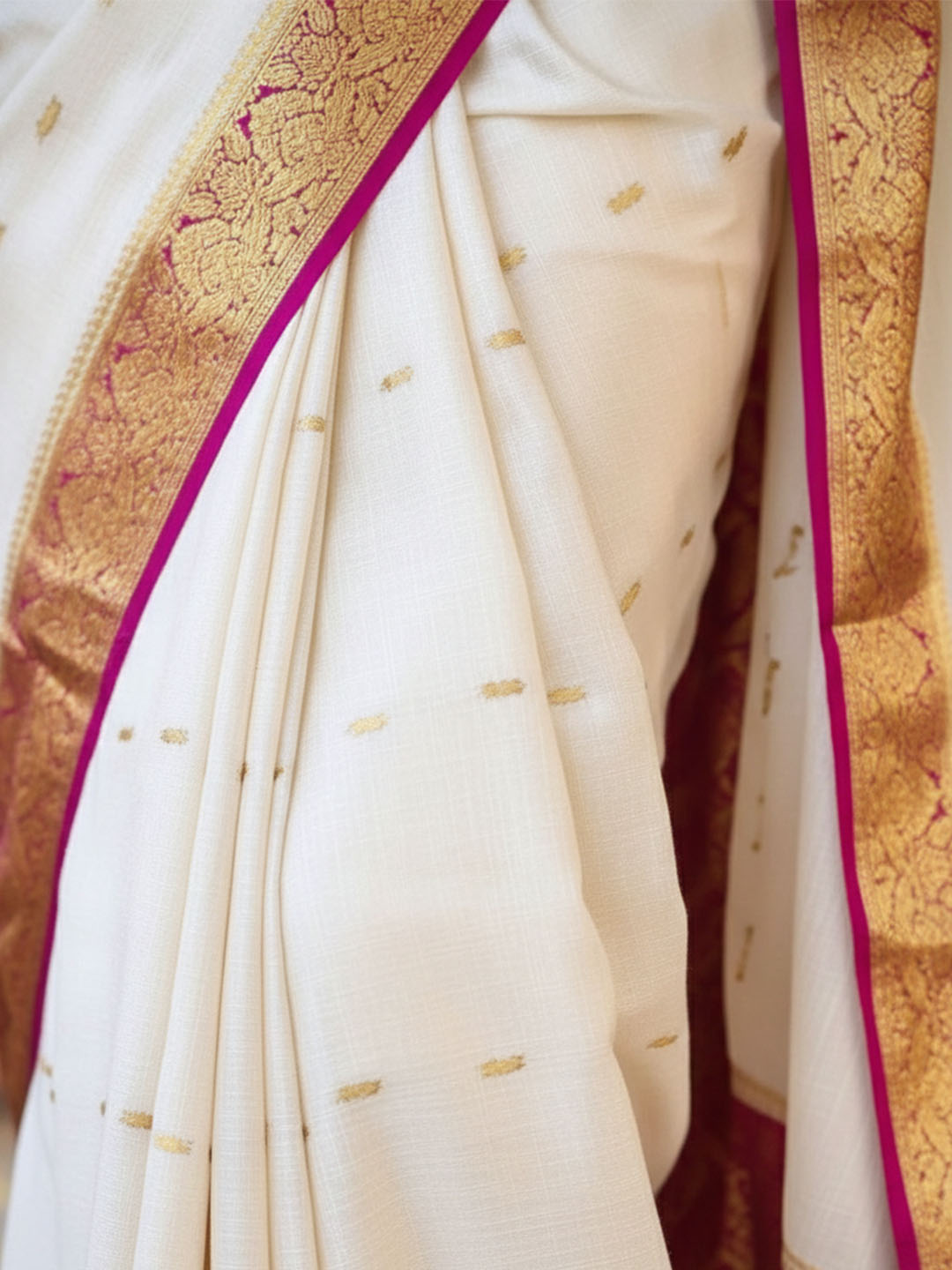 Urban Pallu Woven Design Silk Blend Traditional Saree