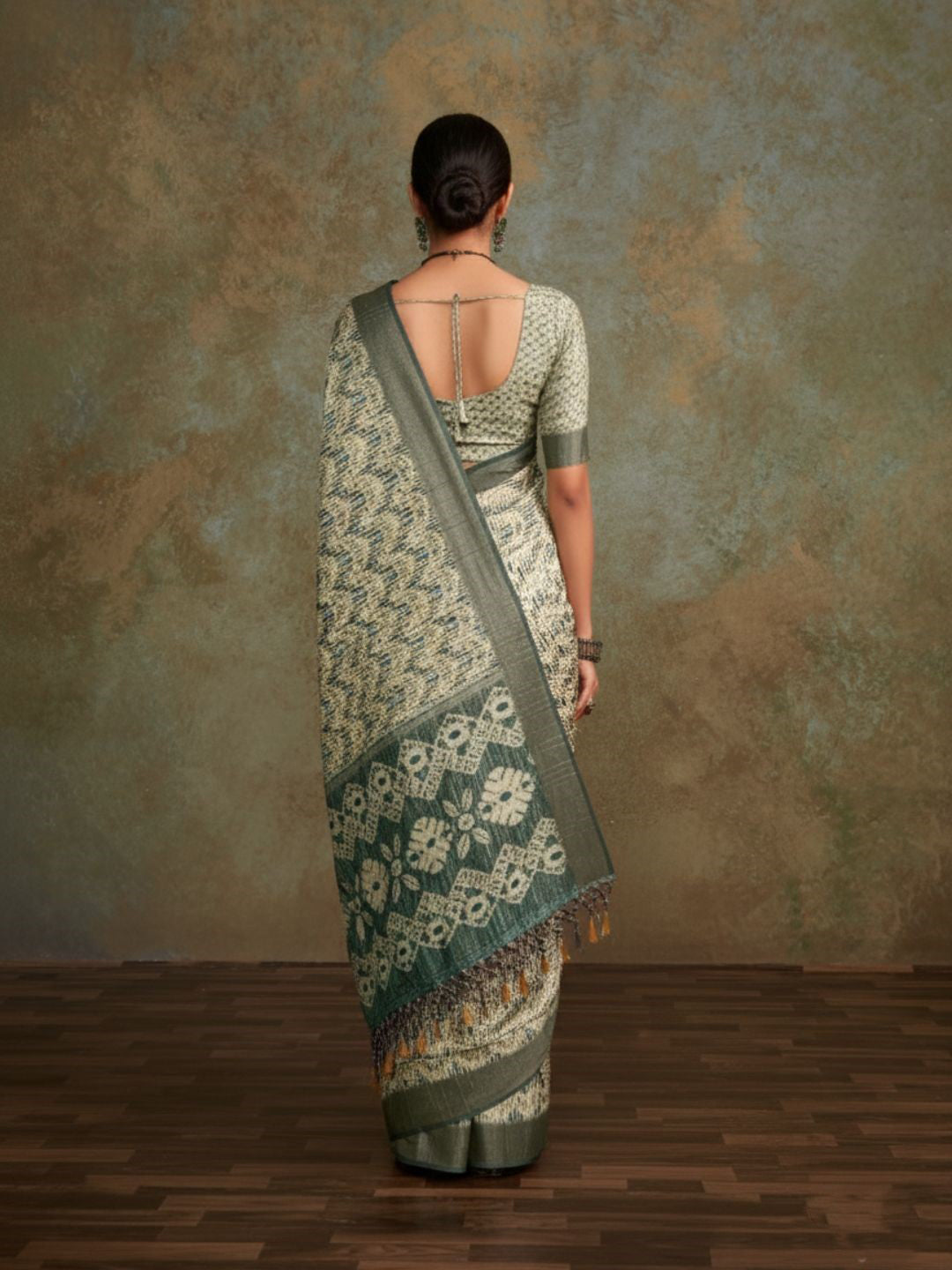 Urban Pallu Printed Silk Blend Daily Saree
