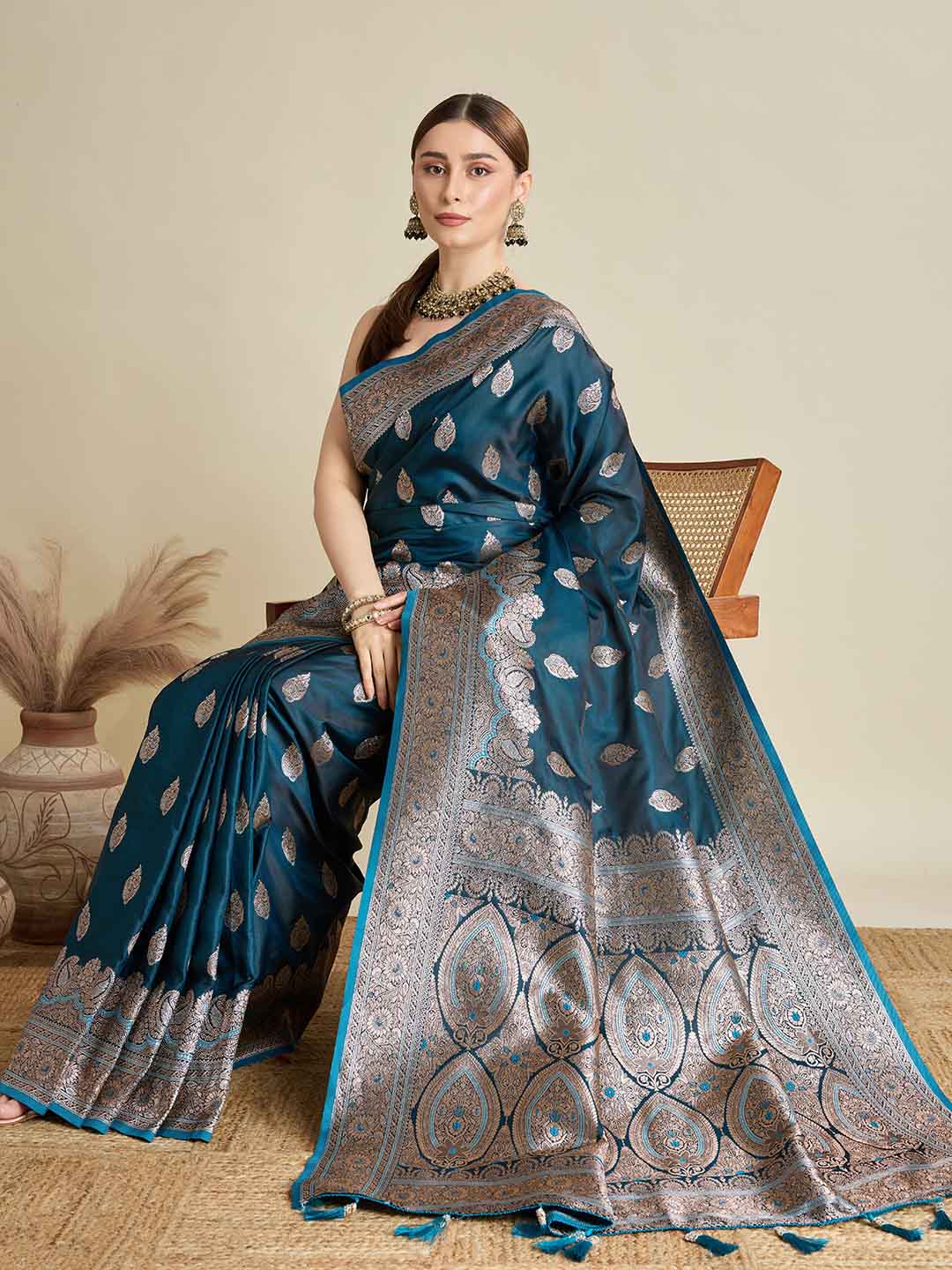 Urban Pallu Woven Design Silk Blend Party Saree