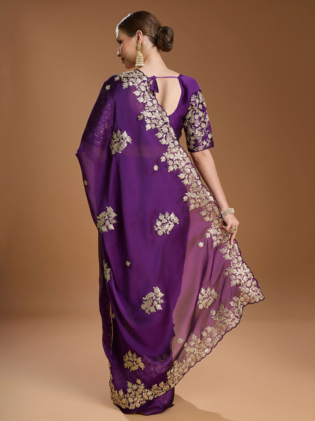 Urban Pallu Embroidered Poly Georgette Embroidered Saree