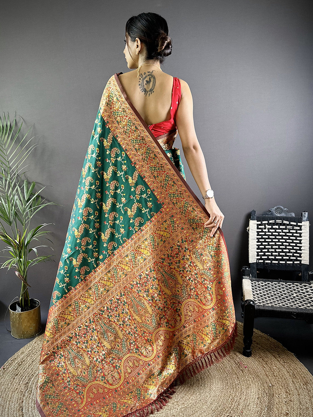 Urban Pallu Woven Design Silk Blend Traditional Saree