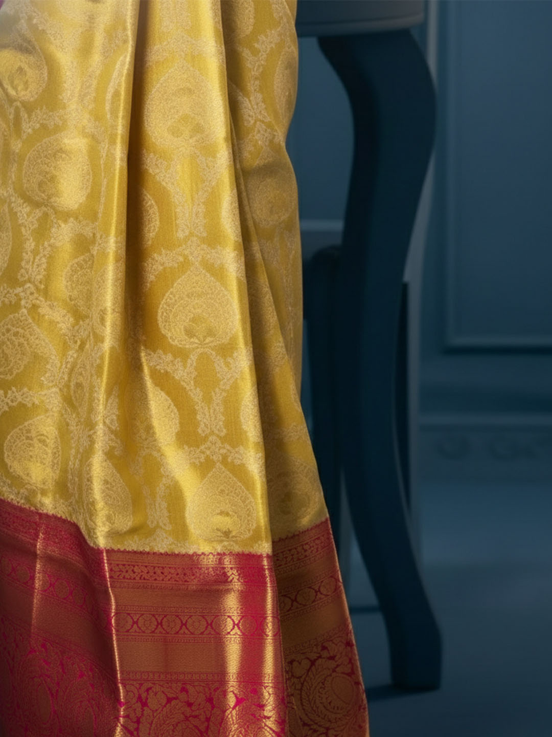 Urban Pallu Woven Design Silk Blend Traditional Saree