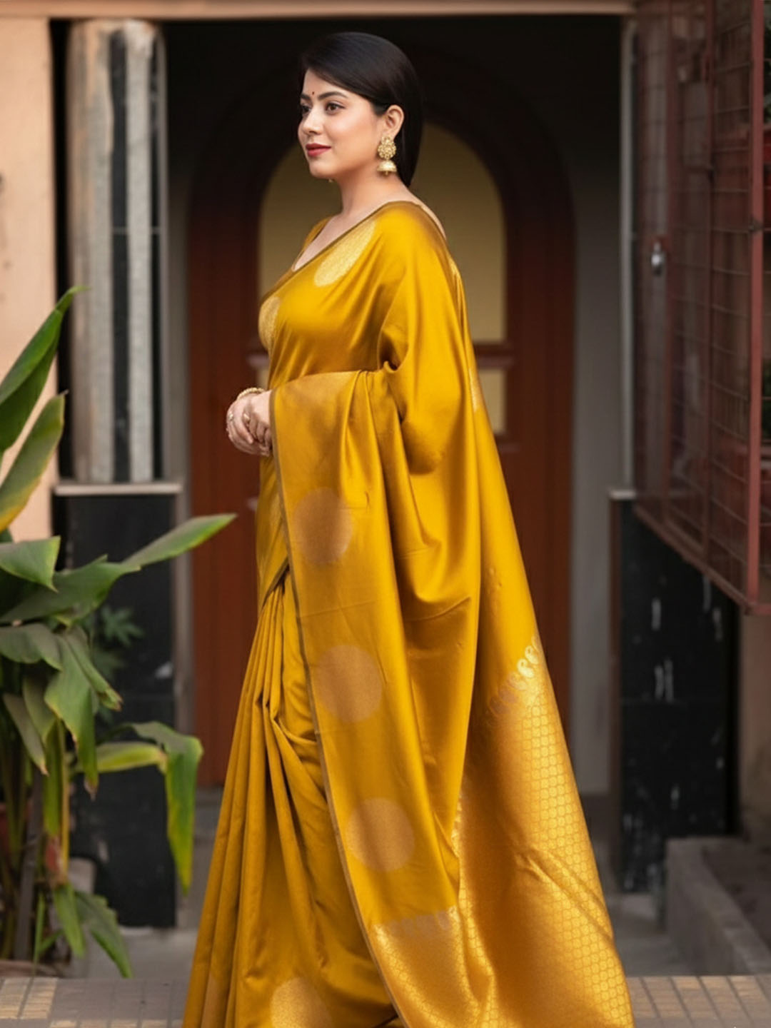 Urban Pallu Woven Design Silk Blend Work Saree