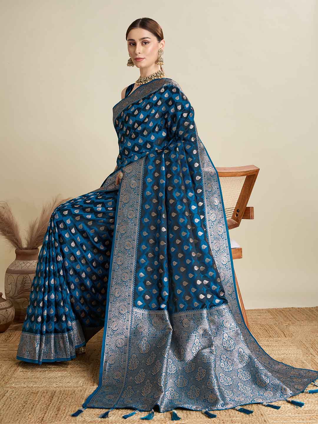 Urban Pallu Woven Design Silk Blend Party Saree