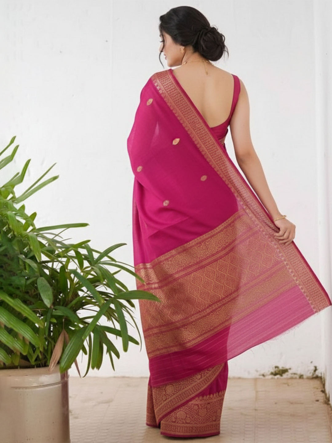 Urban Pallu Woven Design Silk Blend Traditional Saree