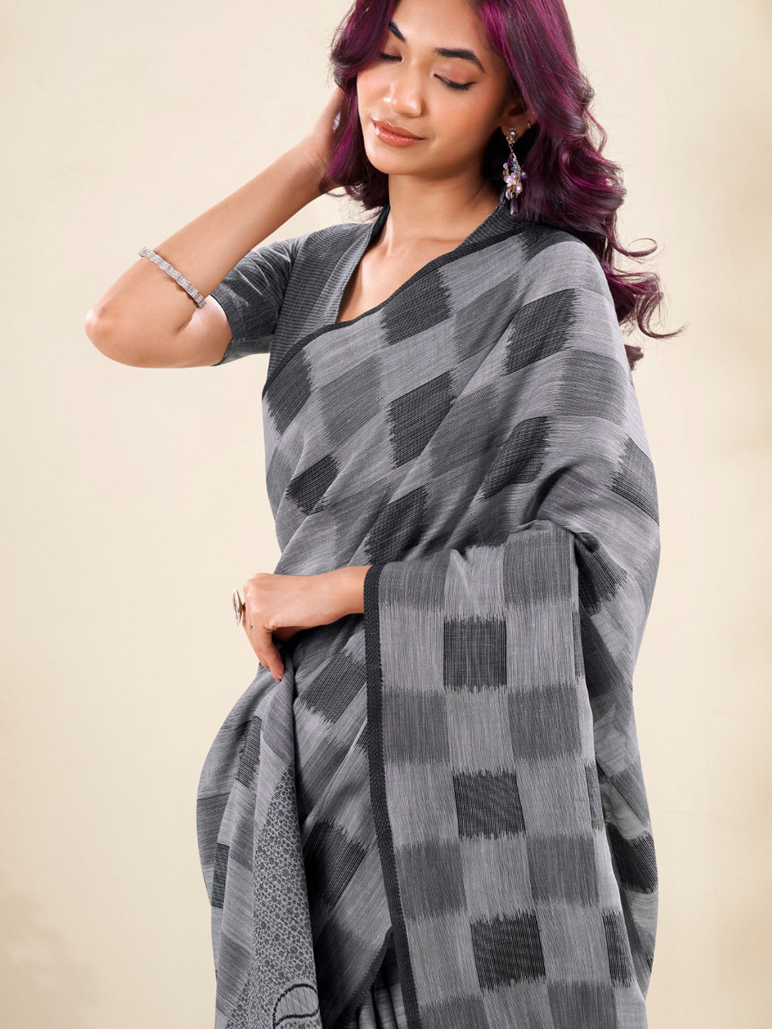 Urban Pallu Woven Design Silk Blend Work Saree