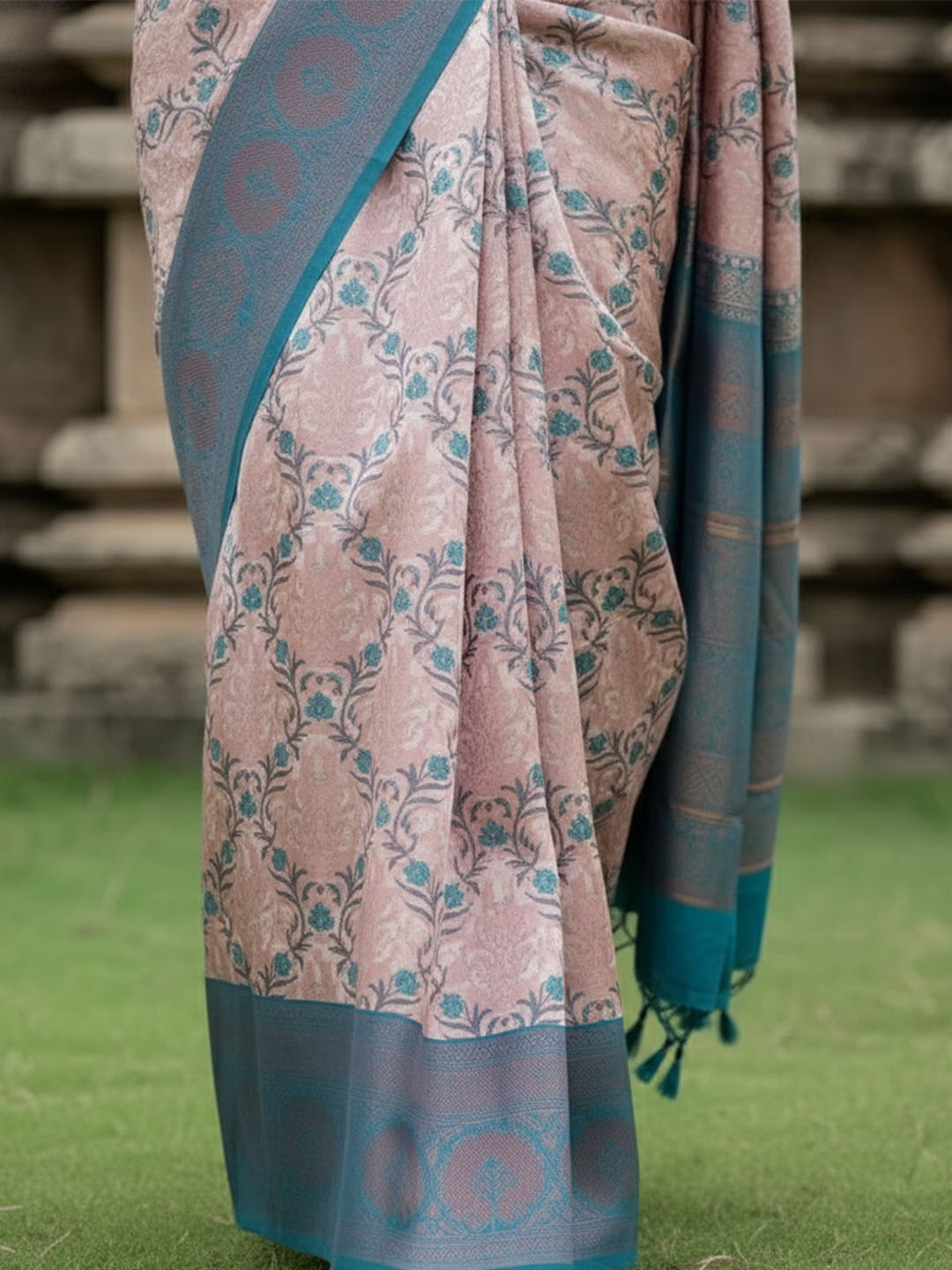 Urban Pallu Woven Design Silk Blend Work Saree