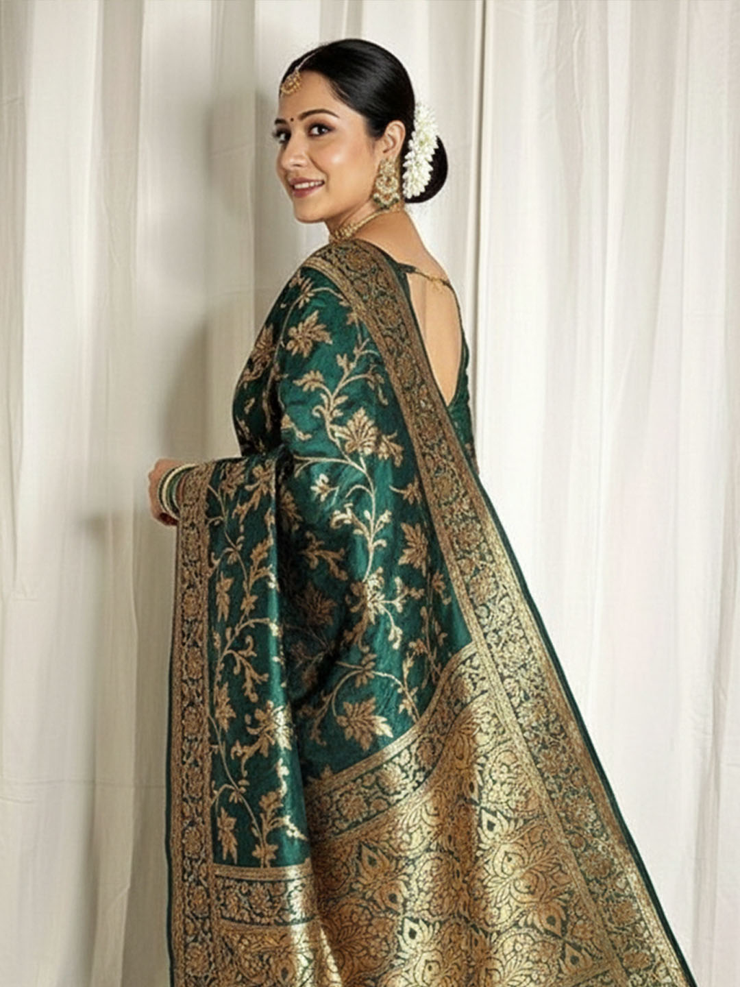 Urban Pallu Woven Design Silk Blend Traditional Saree