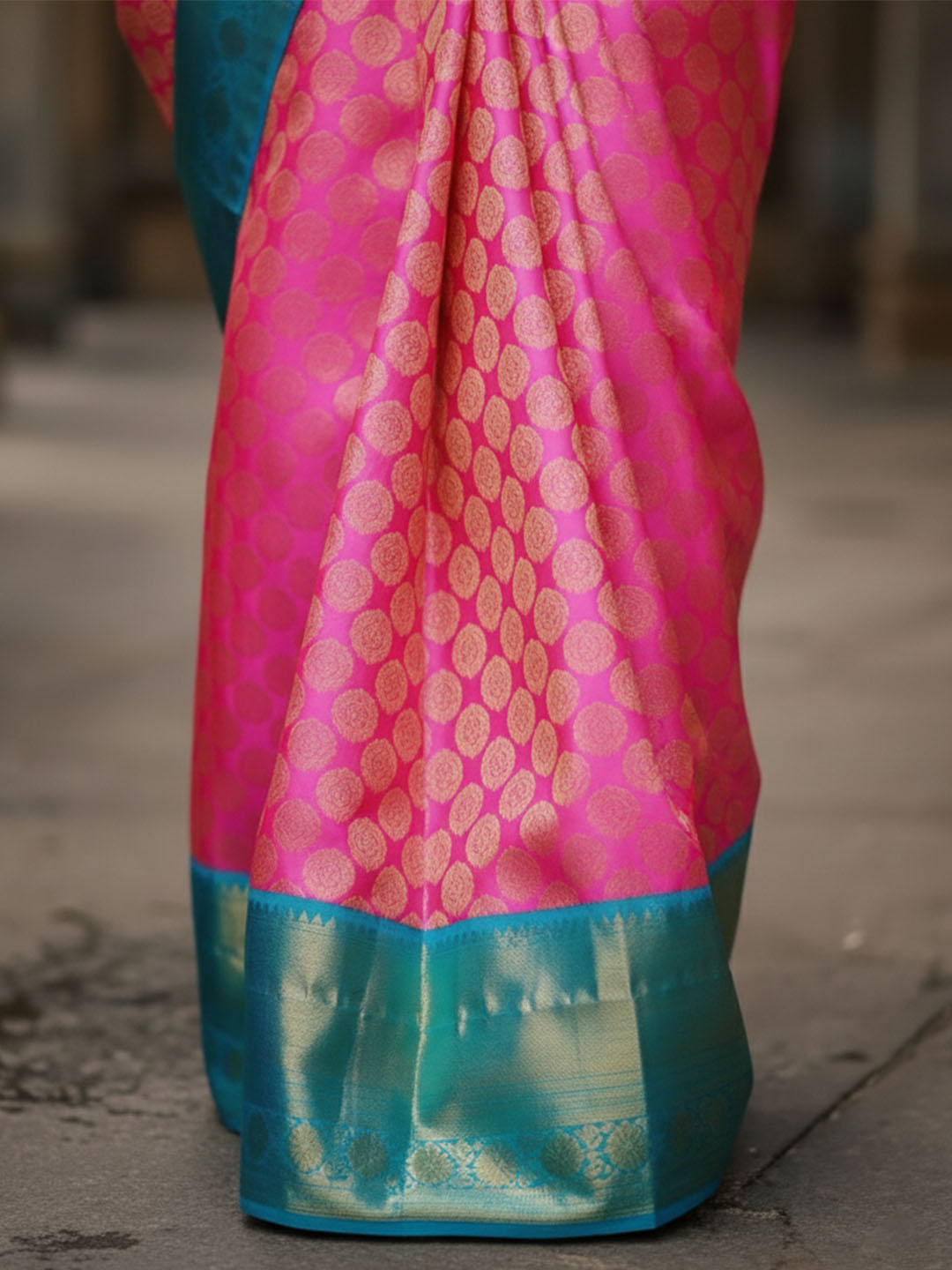 Urban Pallu Woven Design Silk Blend Traditional Saree