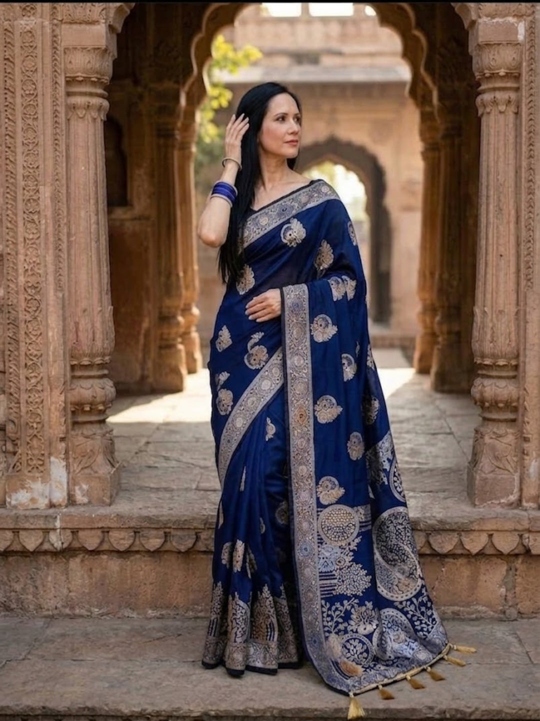 Urban Pallu Woven Design Silk Blend Traditional Saree