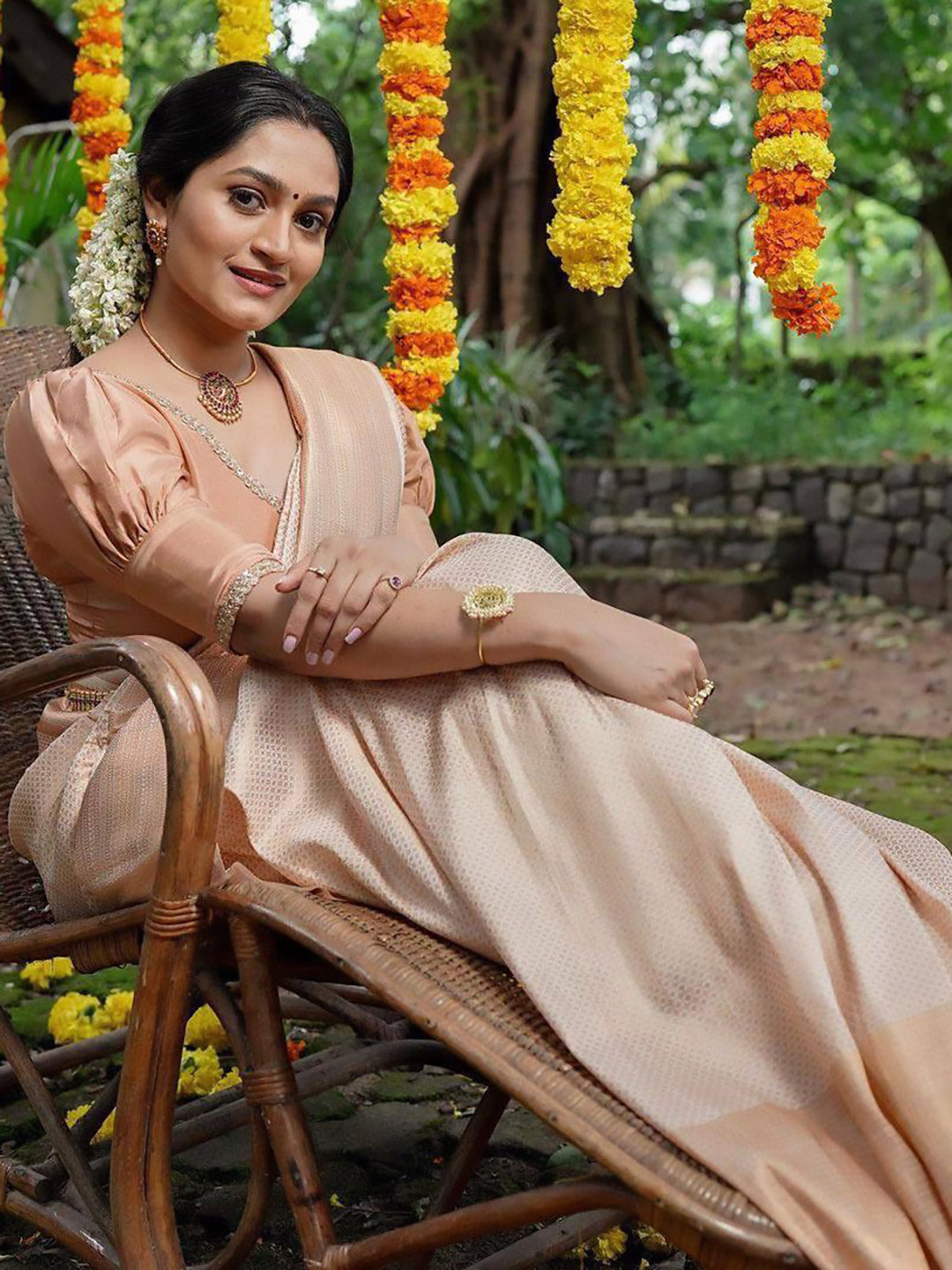 Urban Pallu Woven Design Silk Blend Traditional Saree