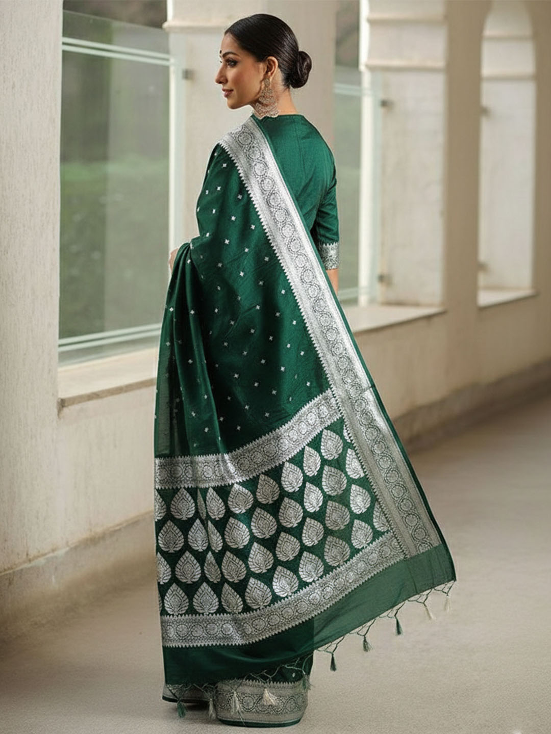 Urban Pallu Woven Design Silk Blend Traditional Saree