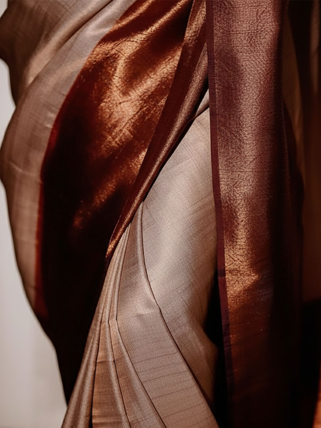 Urban Pallu Woven Design Silk Blend Traditional Saree