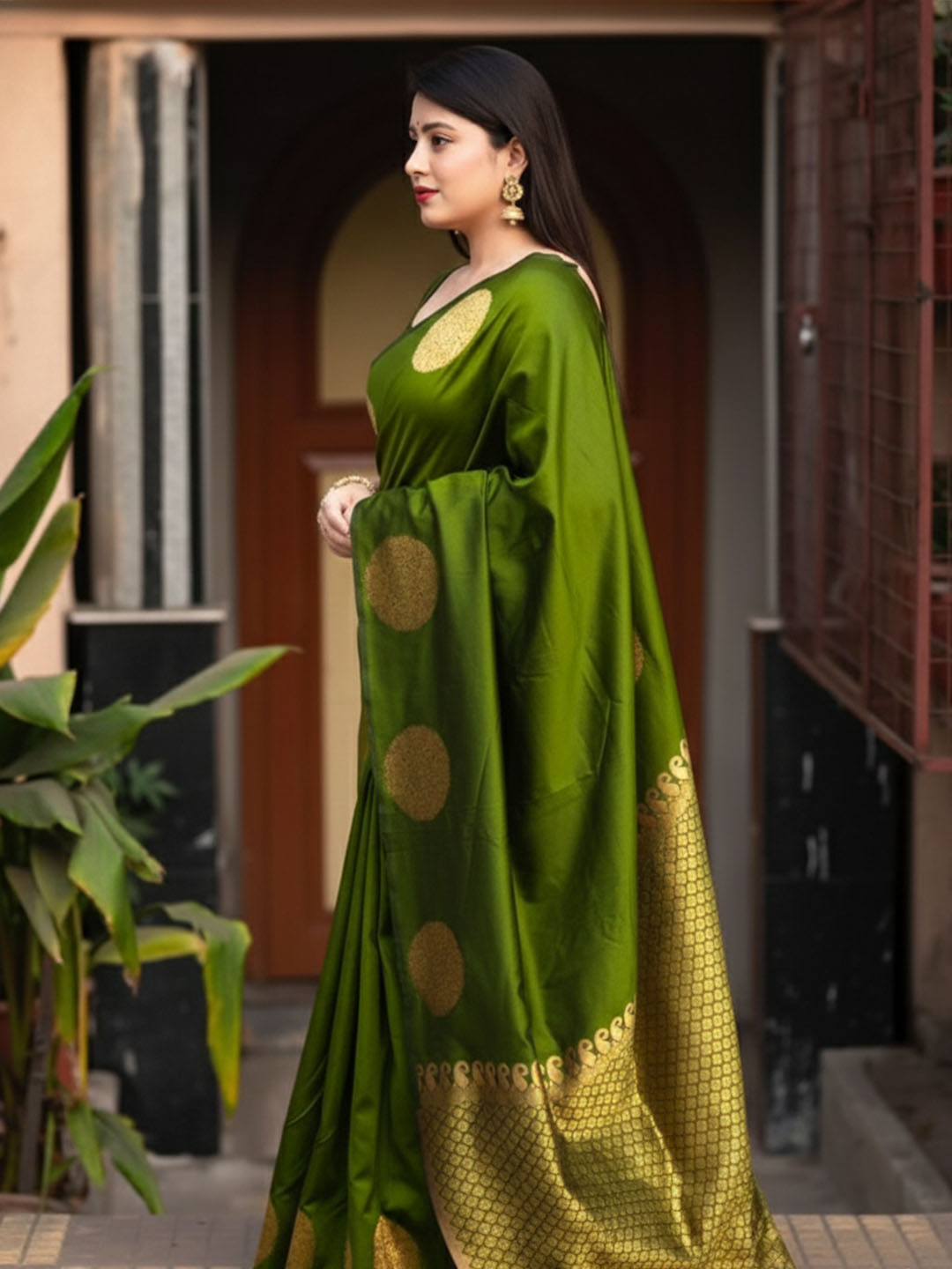 Urban Pallu Woven Design Silk Blend Work Saree
