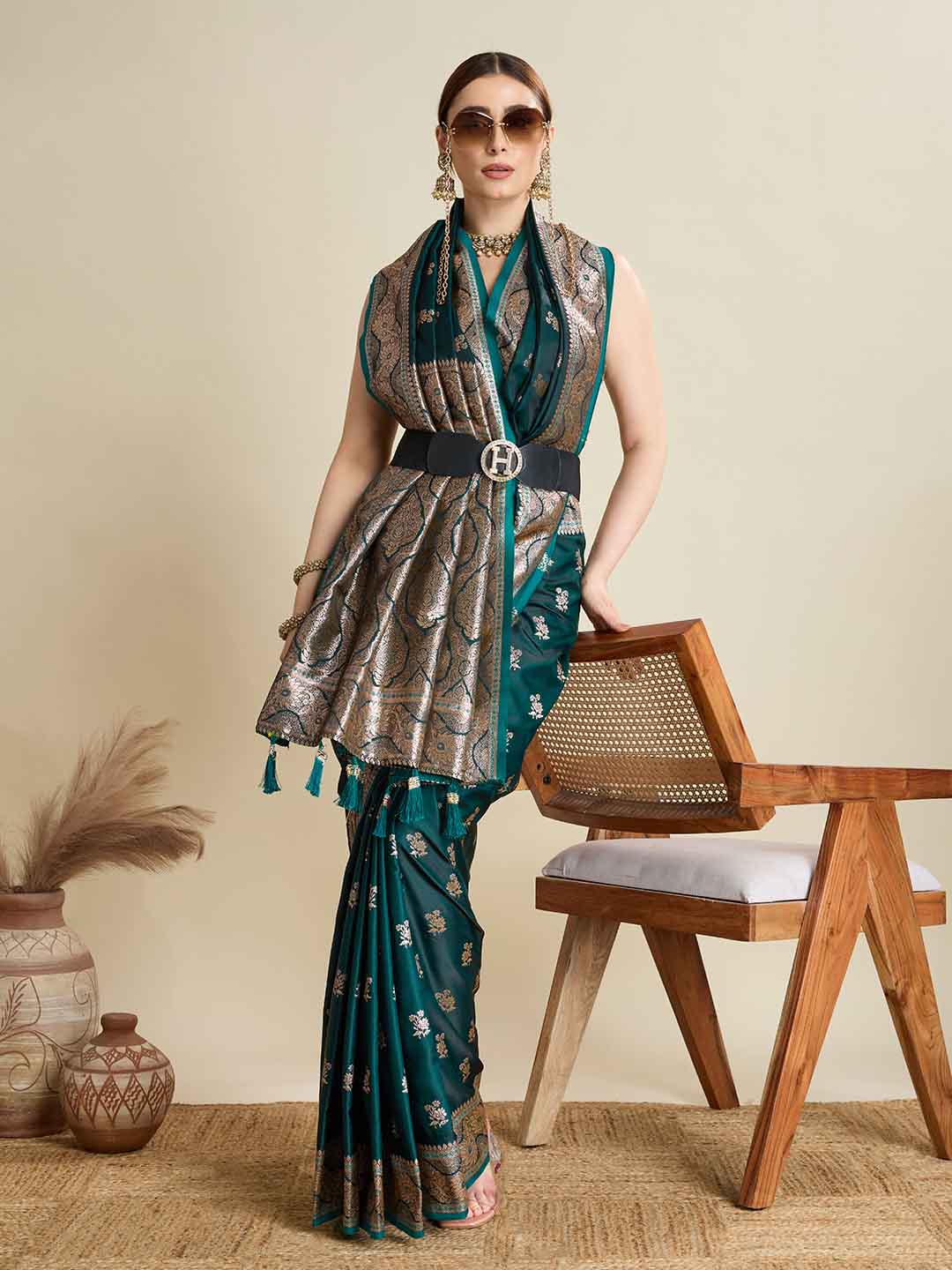 Urban Pallu Woven Design Silk Blend Party Saree