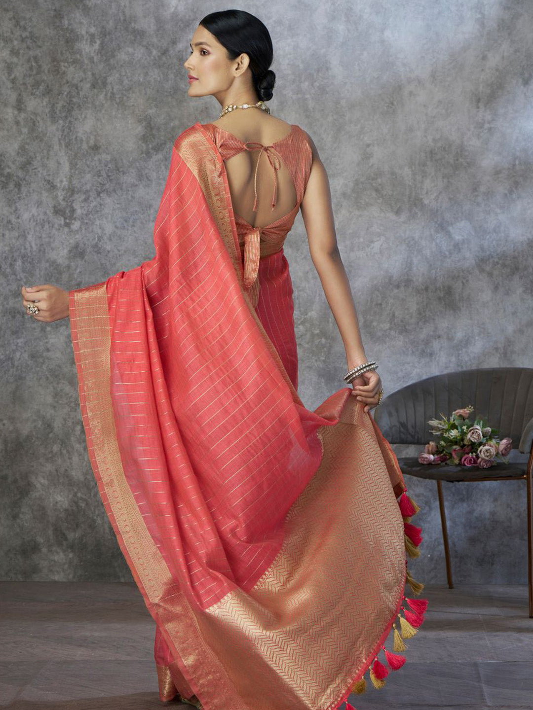 Urban Pallu Solid Cotton Blend Daily Saree