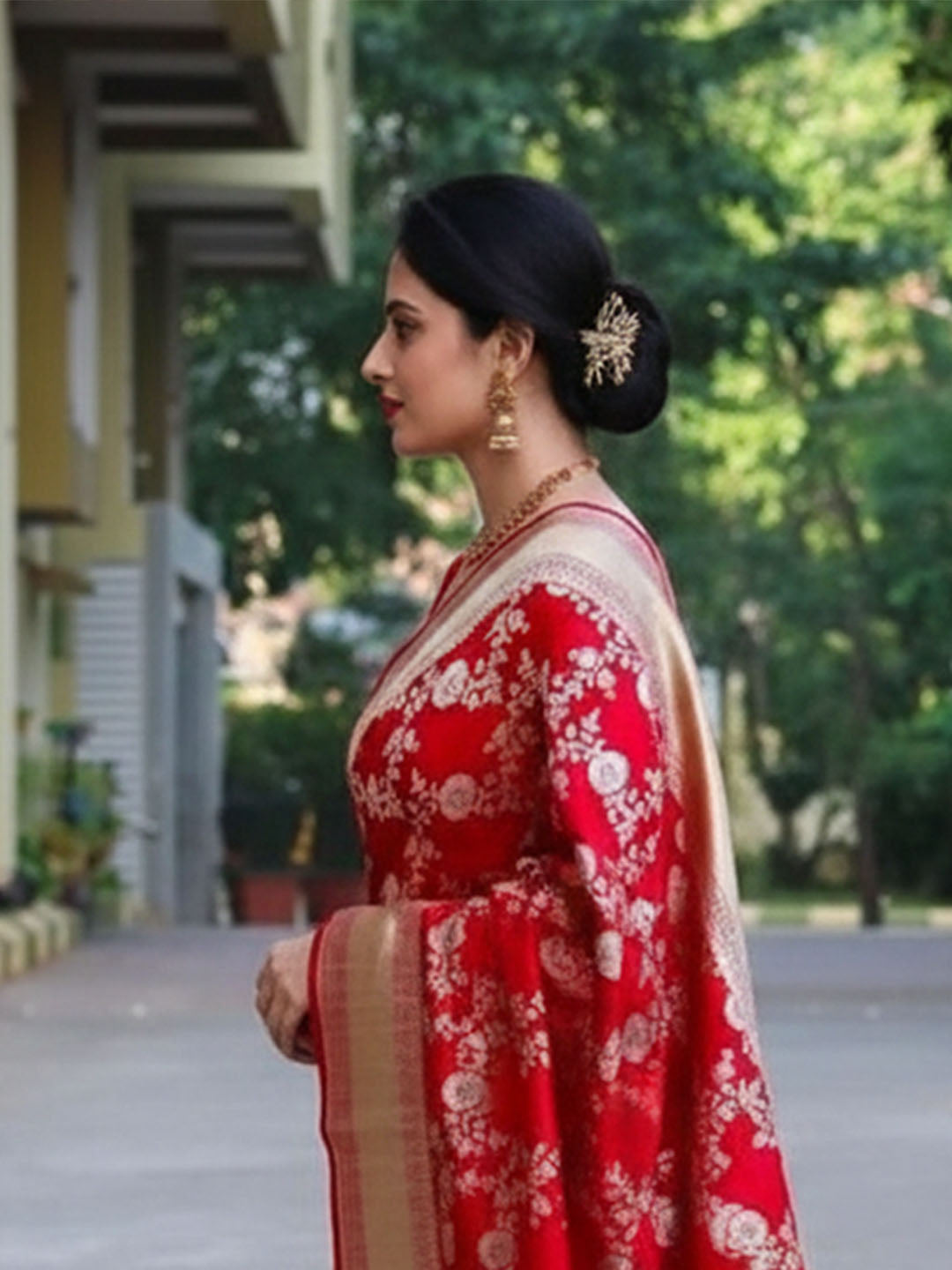 Urban Pallu Woven Design Silk Blend Traditional Saree