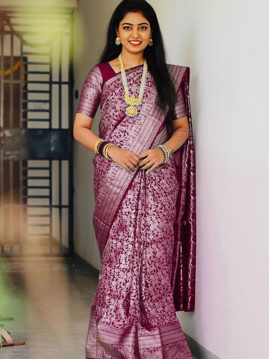 Urban Pallu Woven Design Silk Blend Traditional Saree