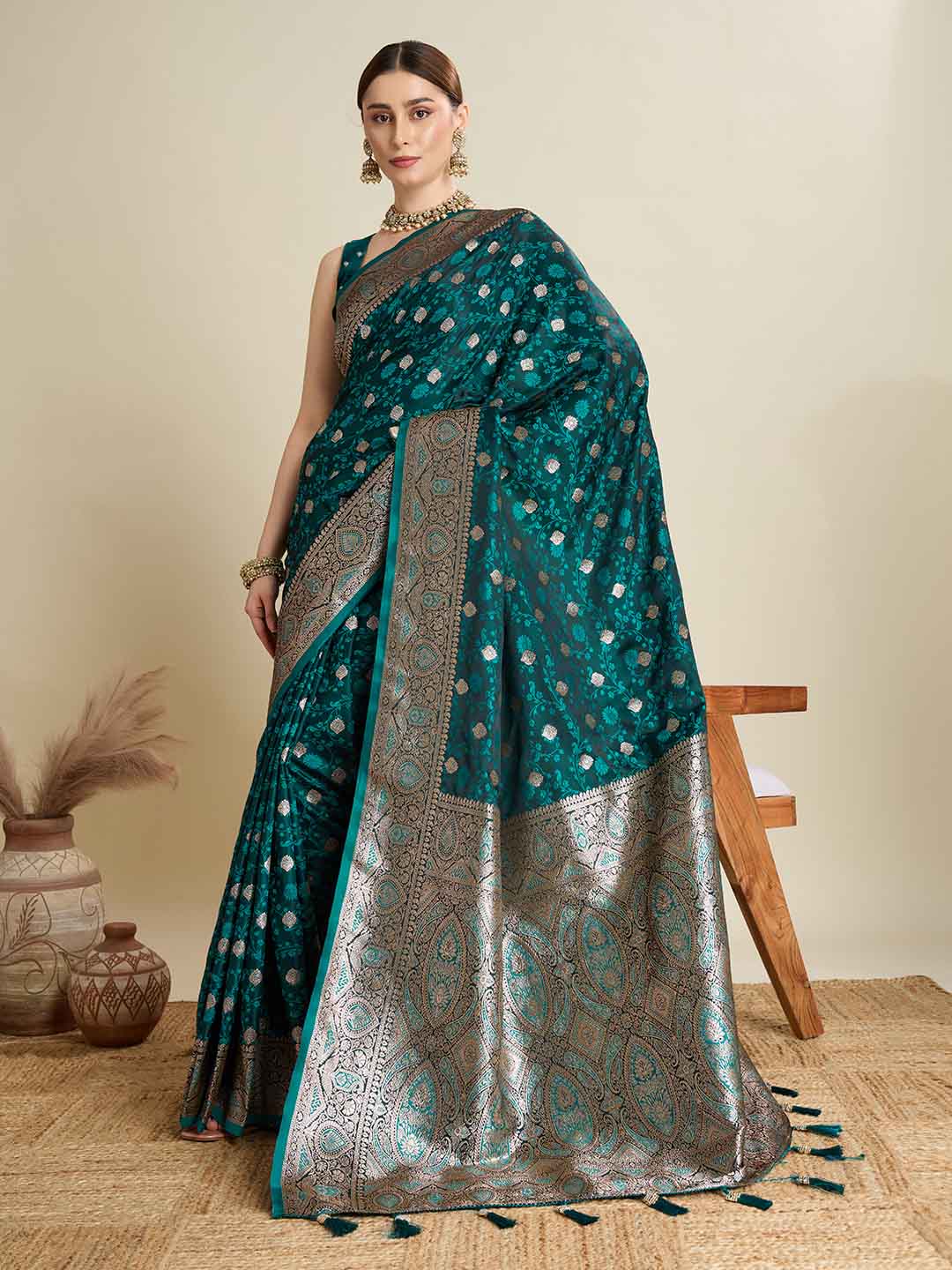 Urban Pallu Woven Design Silk Blend Party Saree