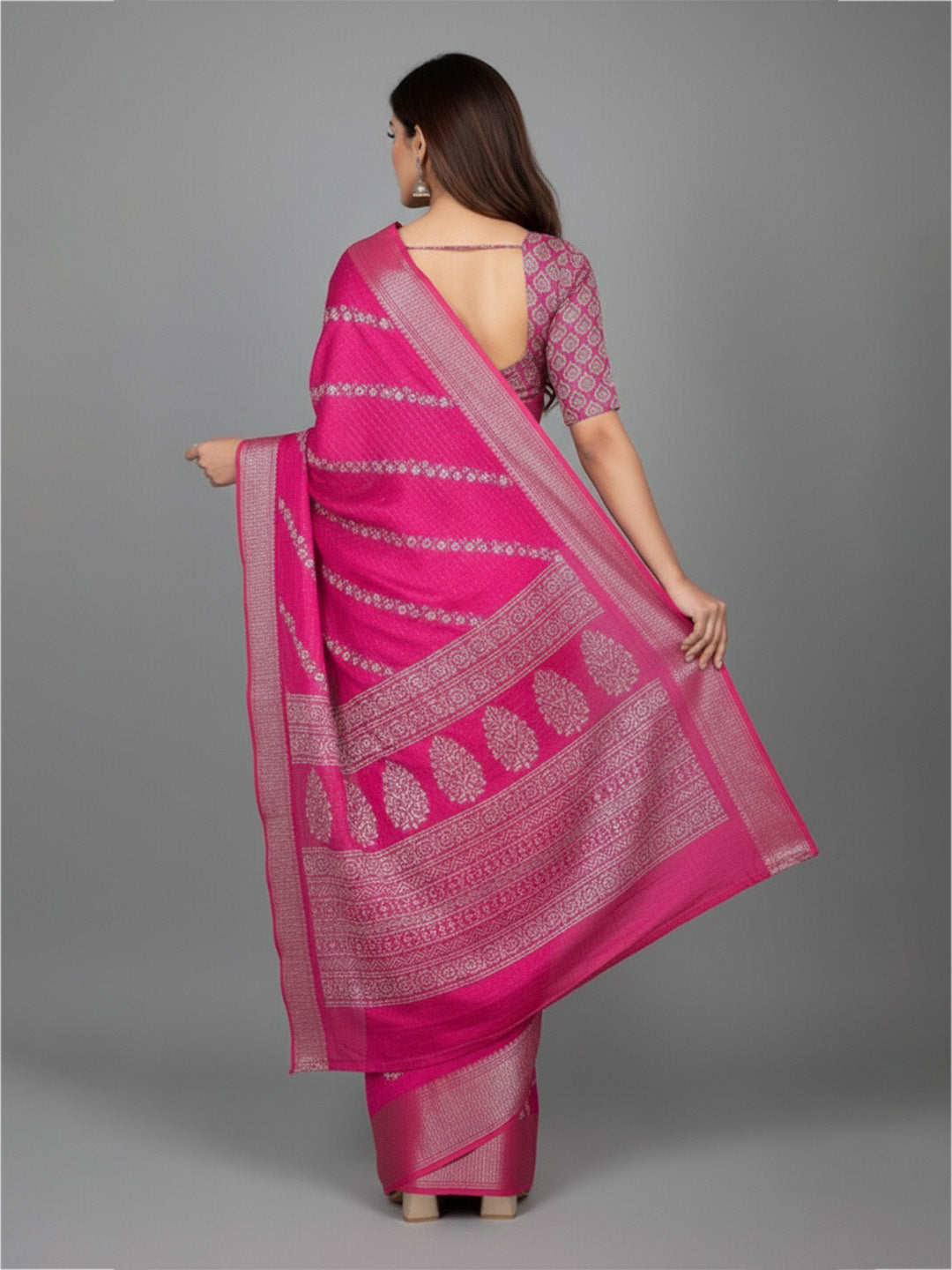 Urban Pallu Solid Silk Blend Festive Saree