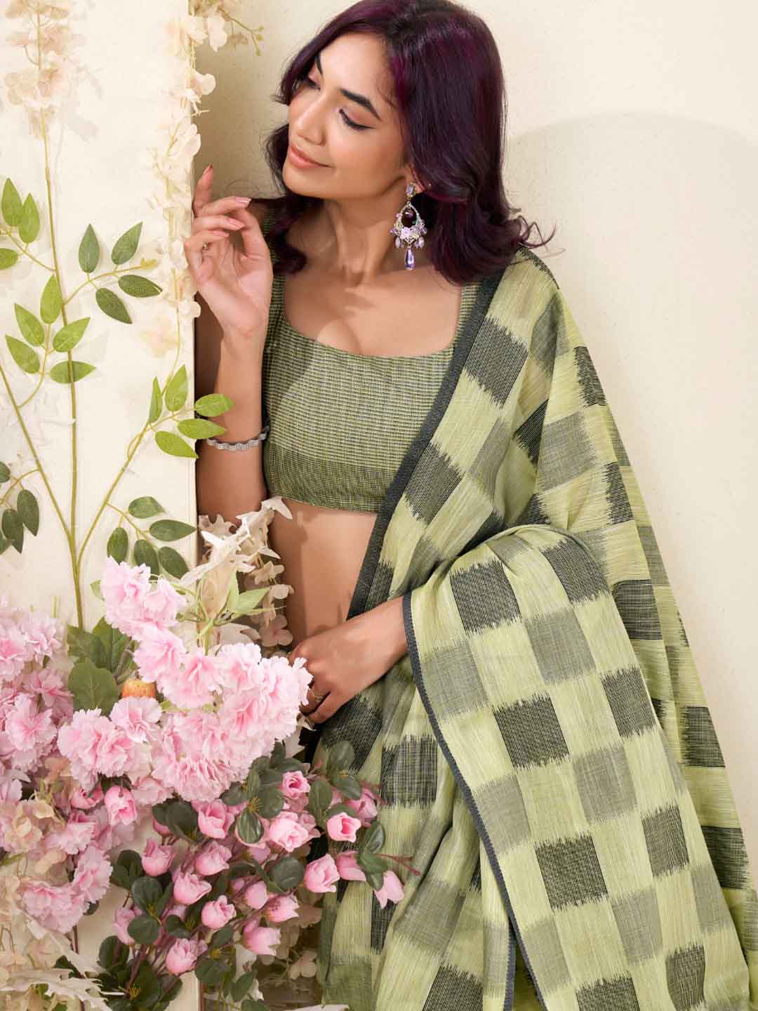 Urban Pallu Woven Design Silk Blend Work Saree