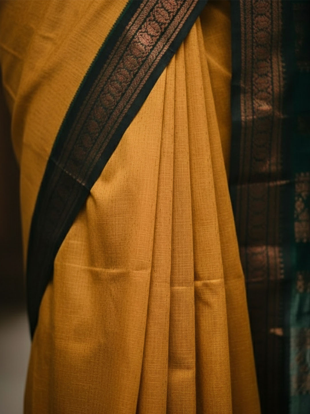 Urban Pallu Woven Design Silk Blend Traditional Saree
