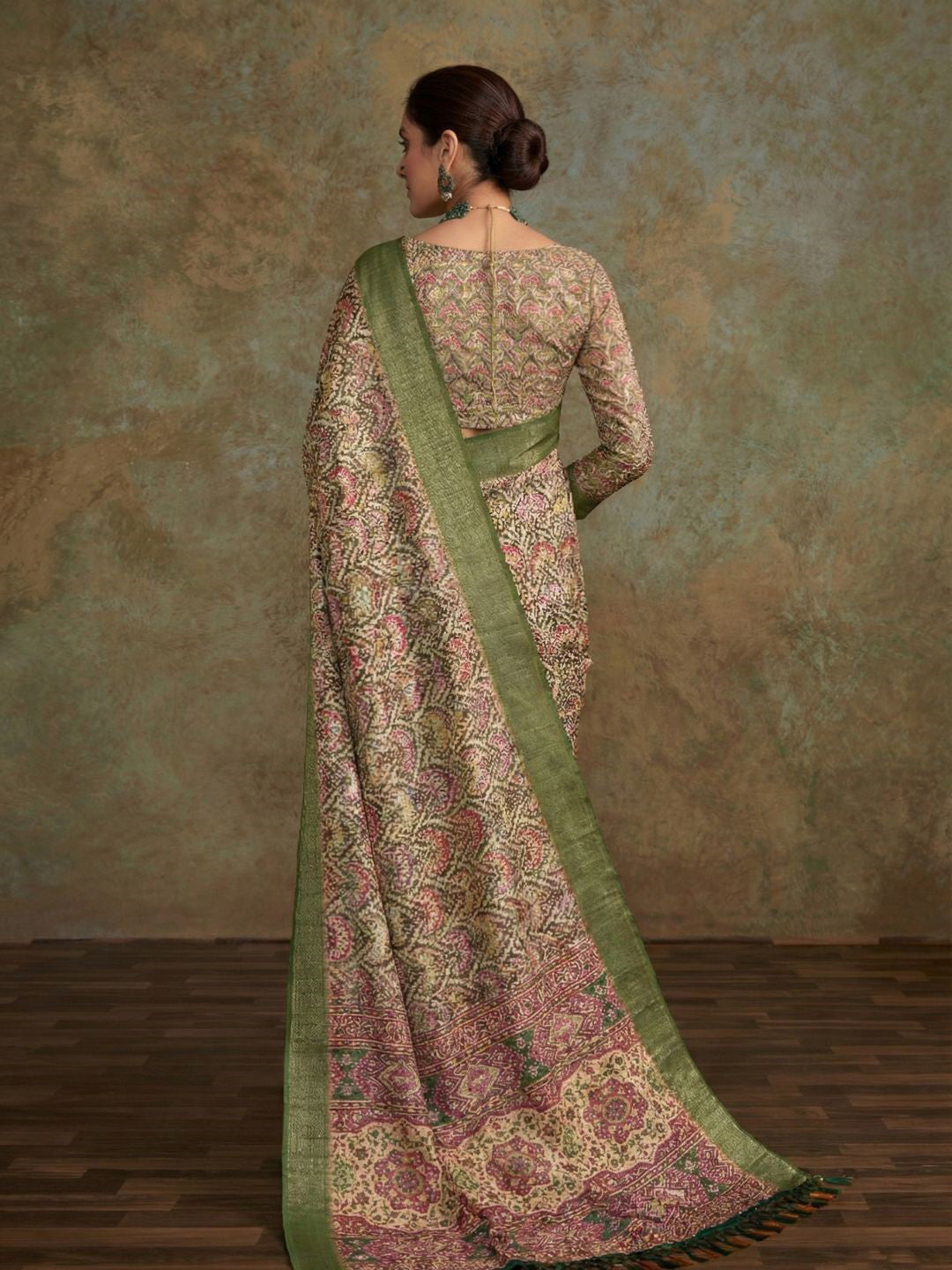 Urban Pallu Printed Silk Blend Daily Saree
