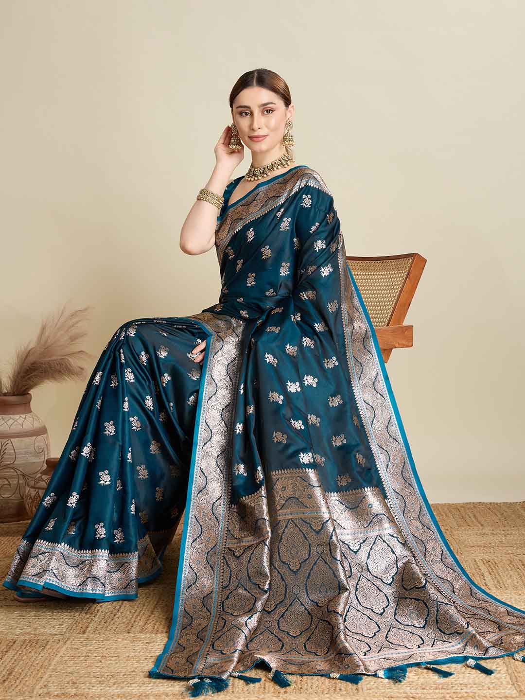 Urban Pallu Woven Design Silk Blend Party Saree