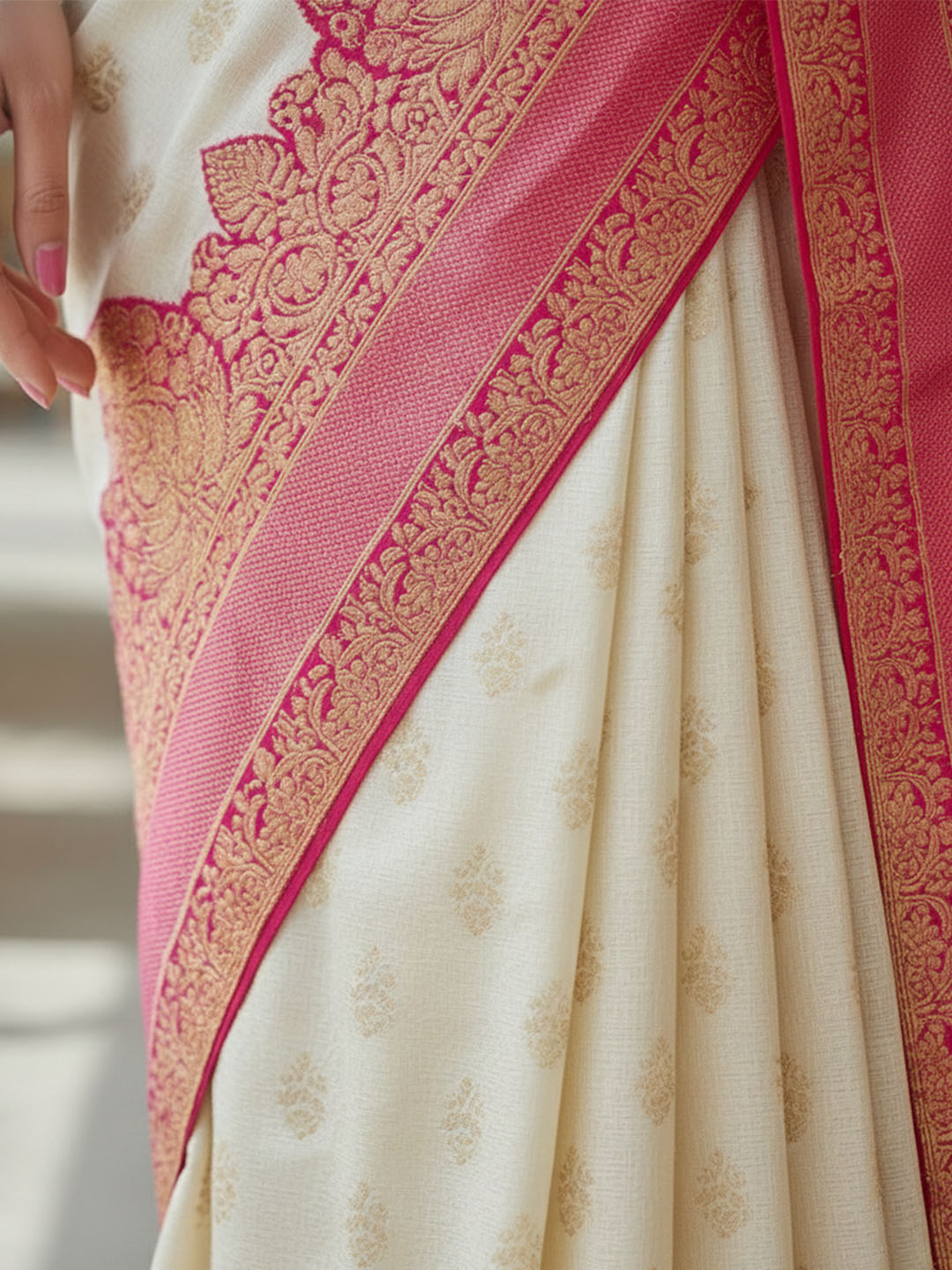 Urban Pallu Woven Design Silk Blend Traditional Saree