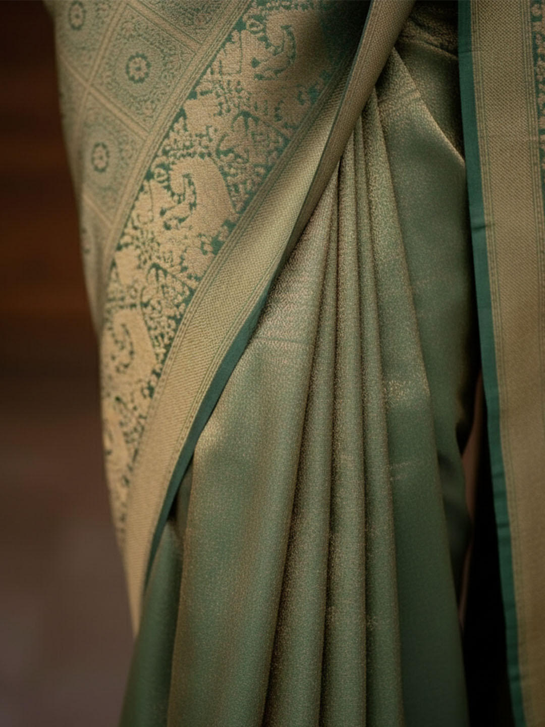 Urban Pallu Woven Design Silk Blend Work Saree