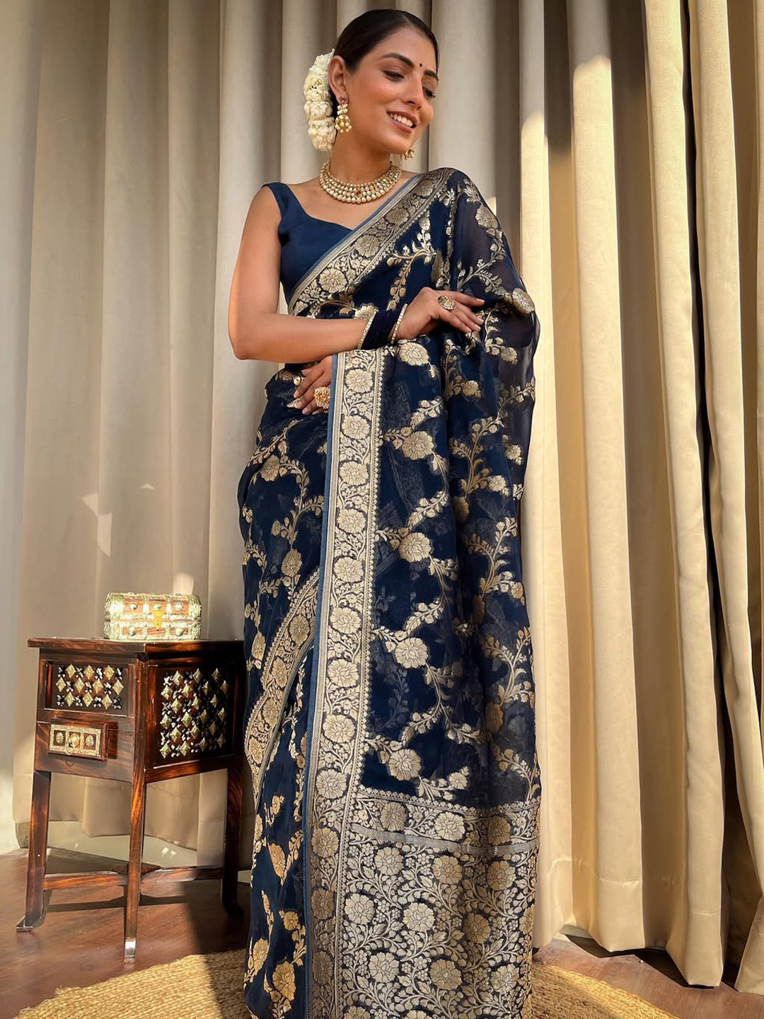 Urban Pallu Woven Design Silk Blend Traditional Saree