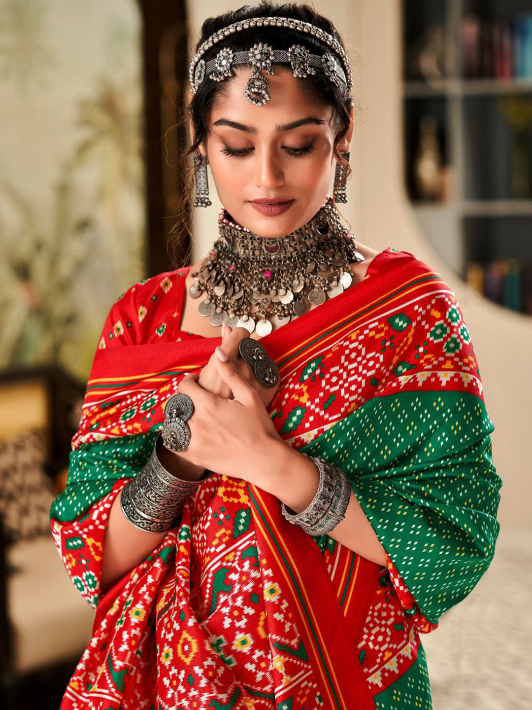 Urban Pallu Woven Design Cotton Blend Daily Saree