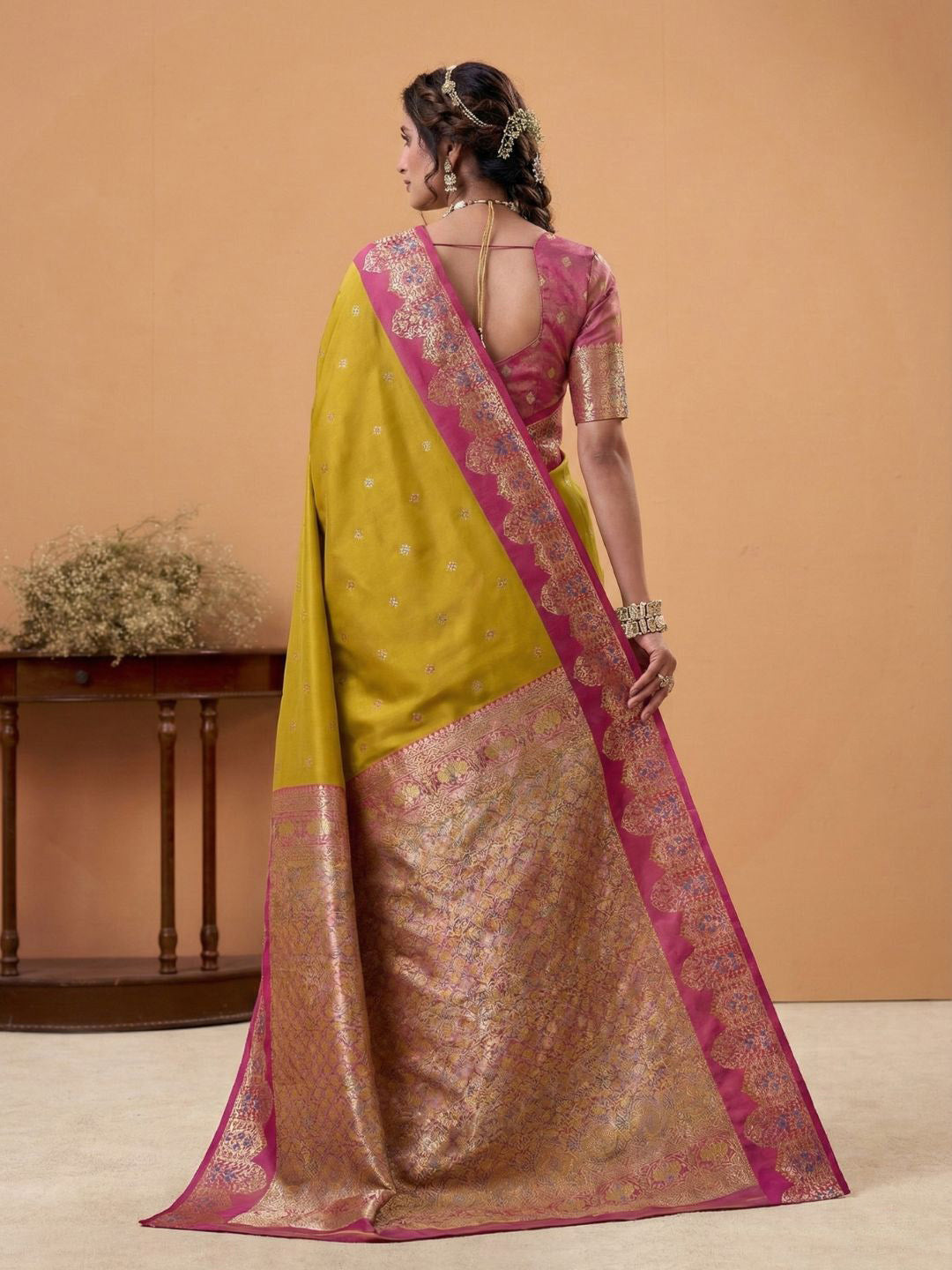 Urban Pallu Solid Silk Blend Festive Saree