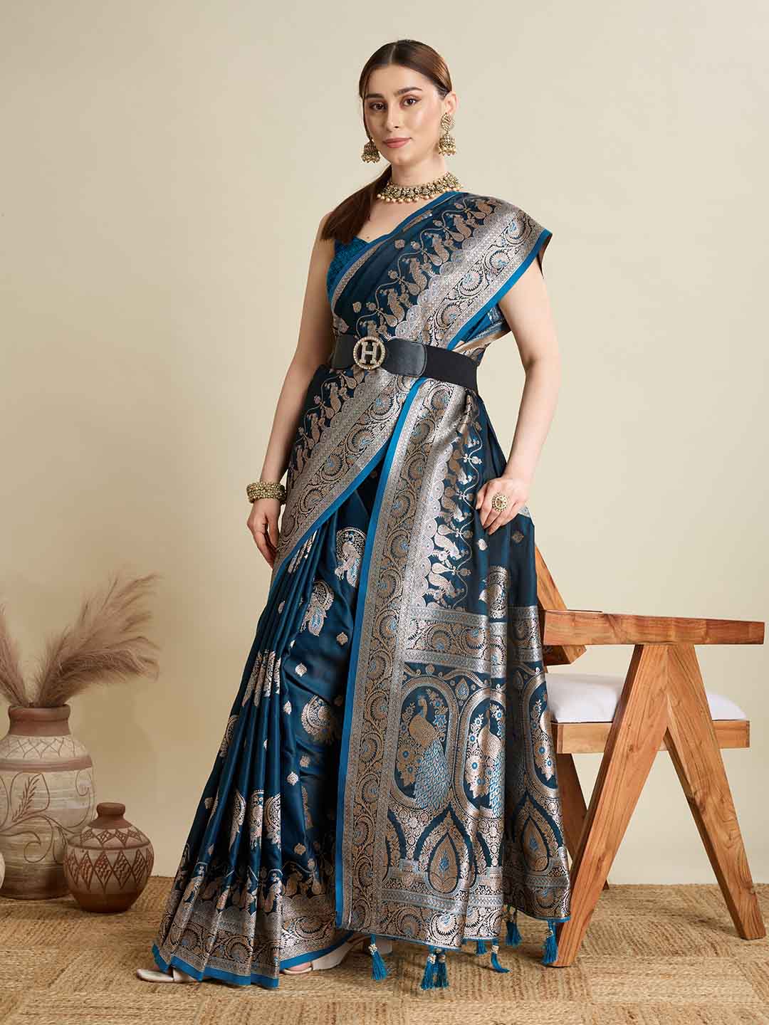 Urban Pallu Woven Design Silk Blend Party Saree