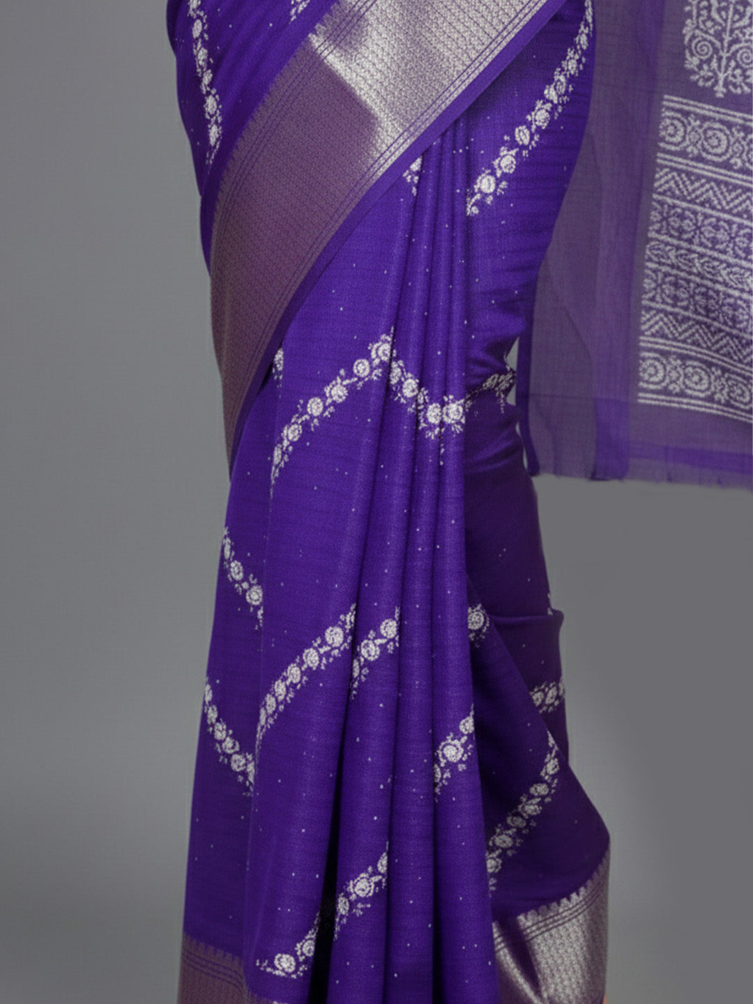 Urban Pallu Solid Silk Blend Festive Saree